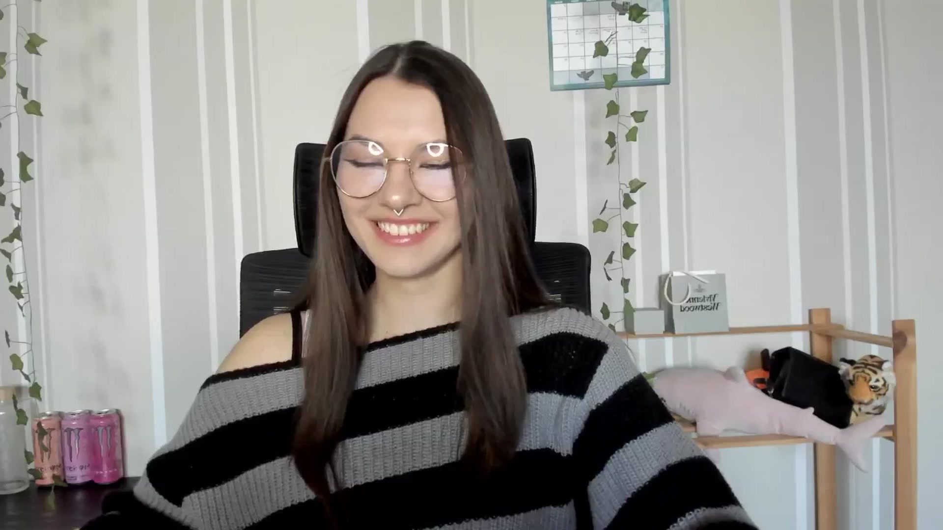 Gallery image thumbnail from AmnesiaGirl1's myfreecams stream on, 03/20/2025, 14:59 image 16 of 20