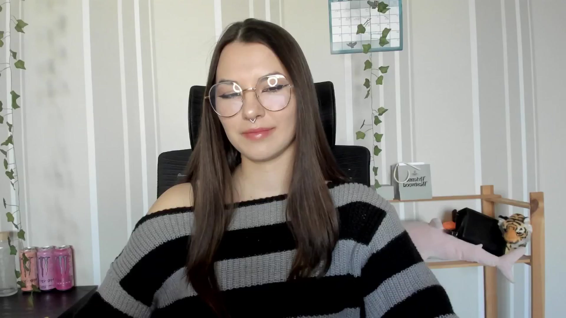 Gallery image thumbnail from AmnesiaGirl1's myfreecams stream on, 03/20/2025, 14:59 image 9 of 20