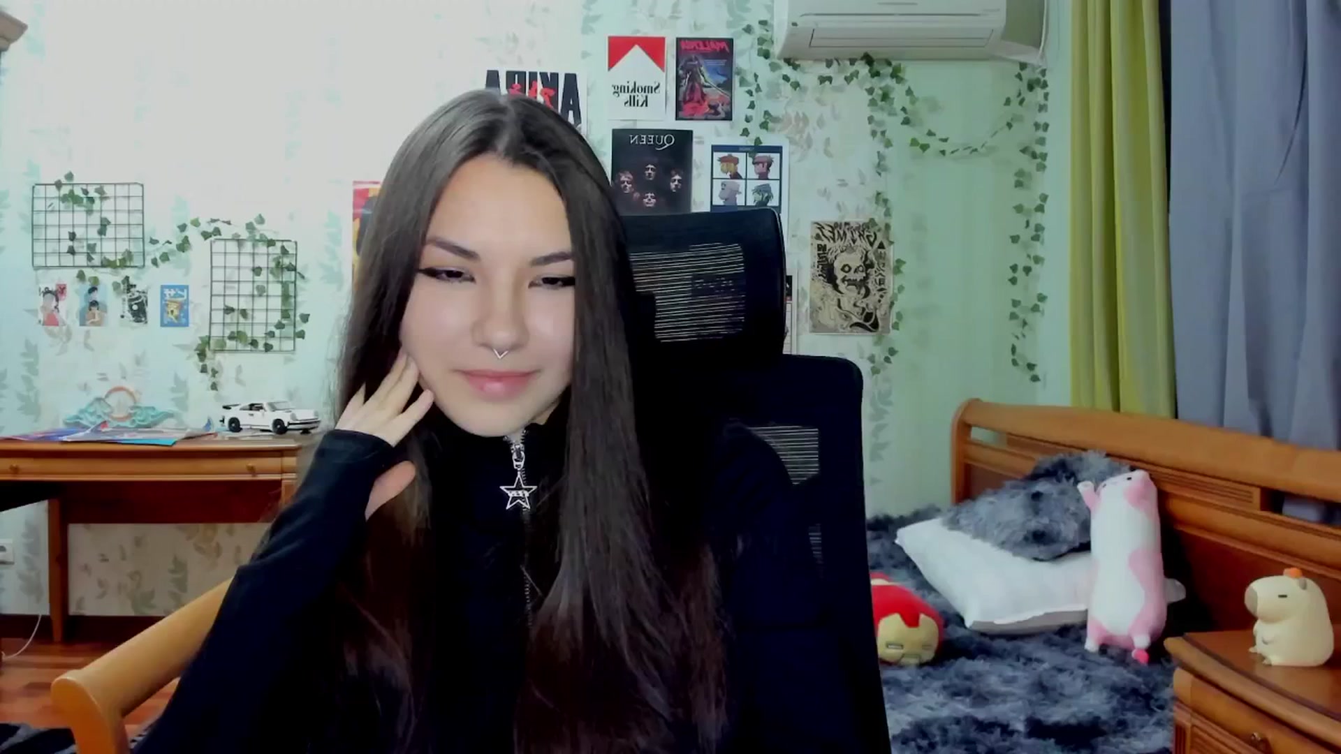 Gallery image thumbnail from AmnesiaGirl1's myfreecams stream on, 04/14/2025, 20:19 image 19 of 20