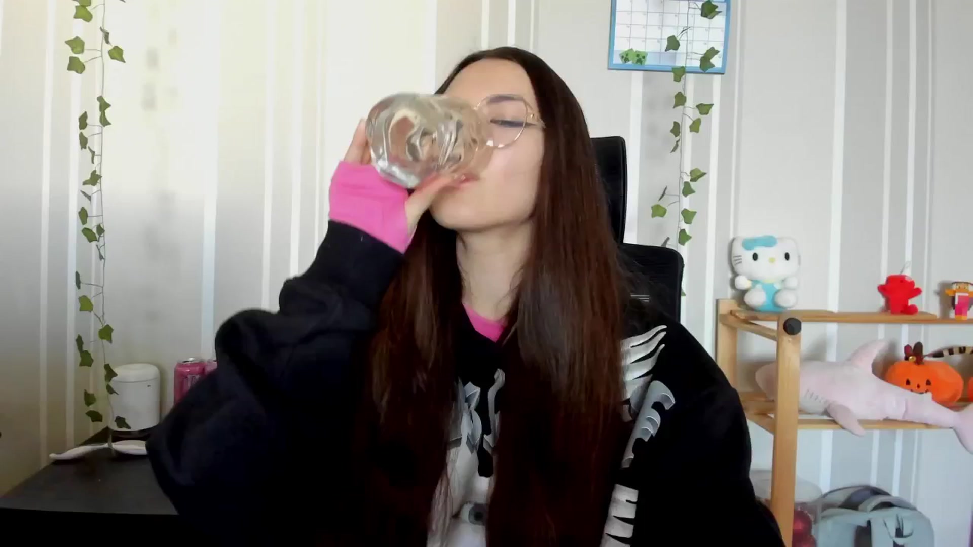 Gallery image thumbnail from AmnesiaGirl1's myfreecams stream on, 04/19/2025, 14:48 image 9 of 20