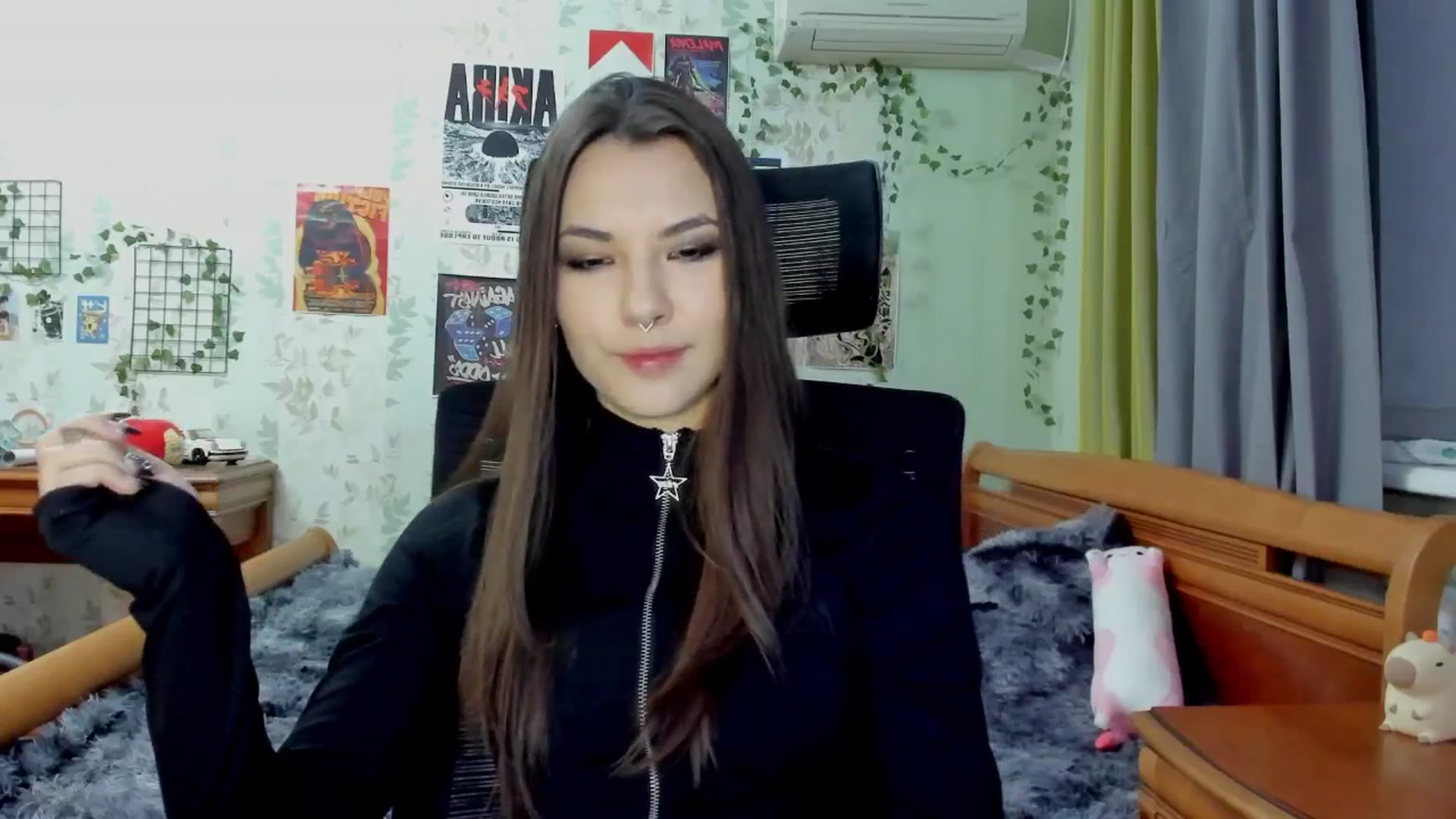 Gallery image thumbnail from AmnesiaGirl1's myfreecams stream on, 05/08/2025, 18:45 image 4 of 20