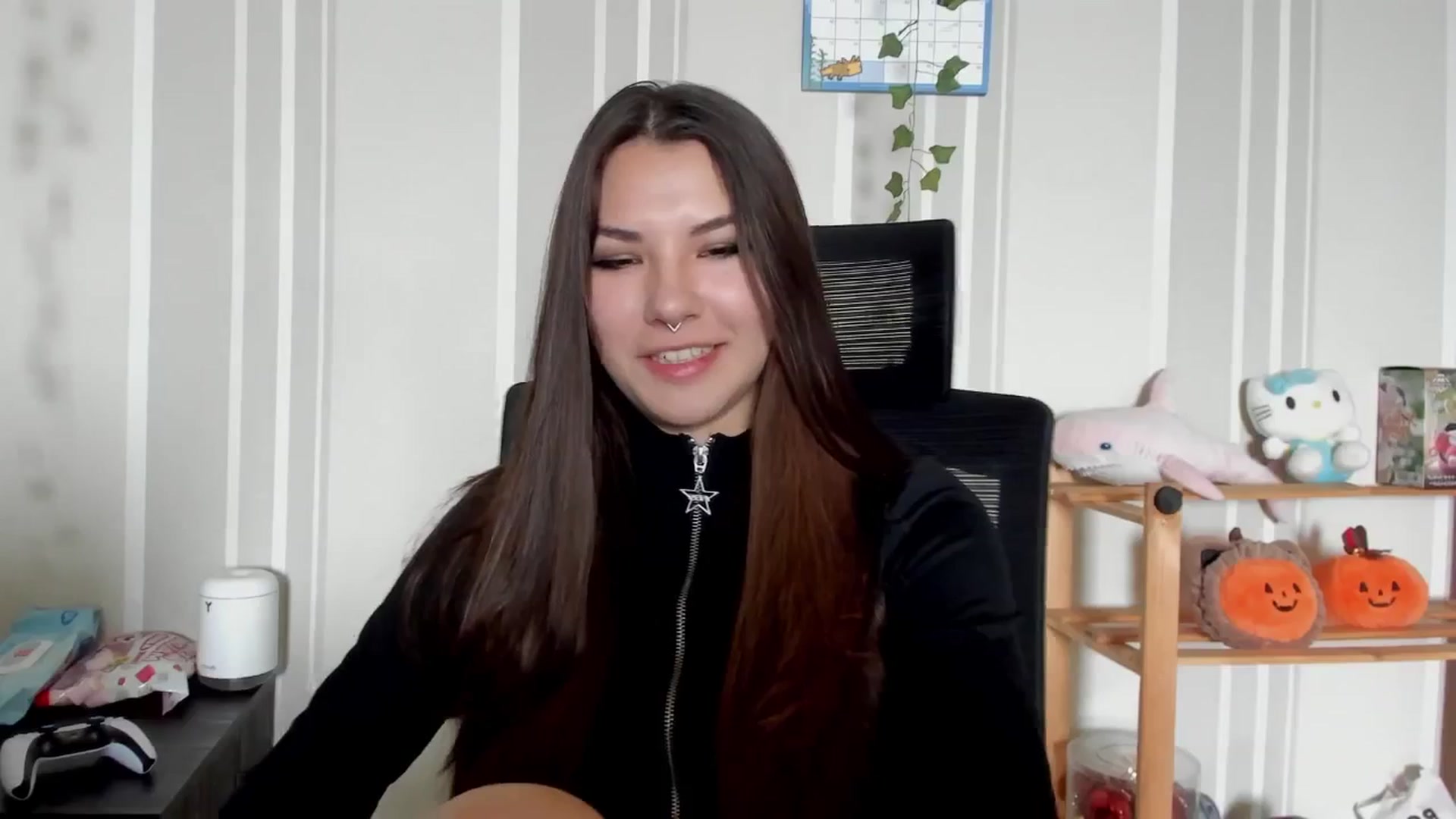 Gallery image thumbnail from AmnesiaGirl1's myfreecams stream on, 07/17/2025, 10:15 image 16 of 20
