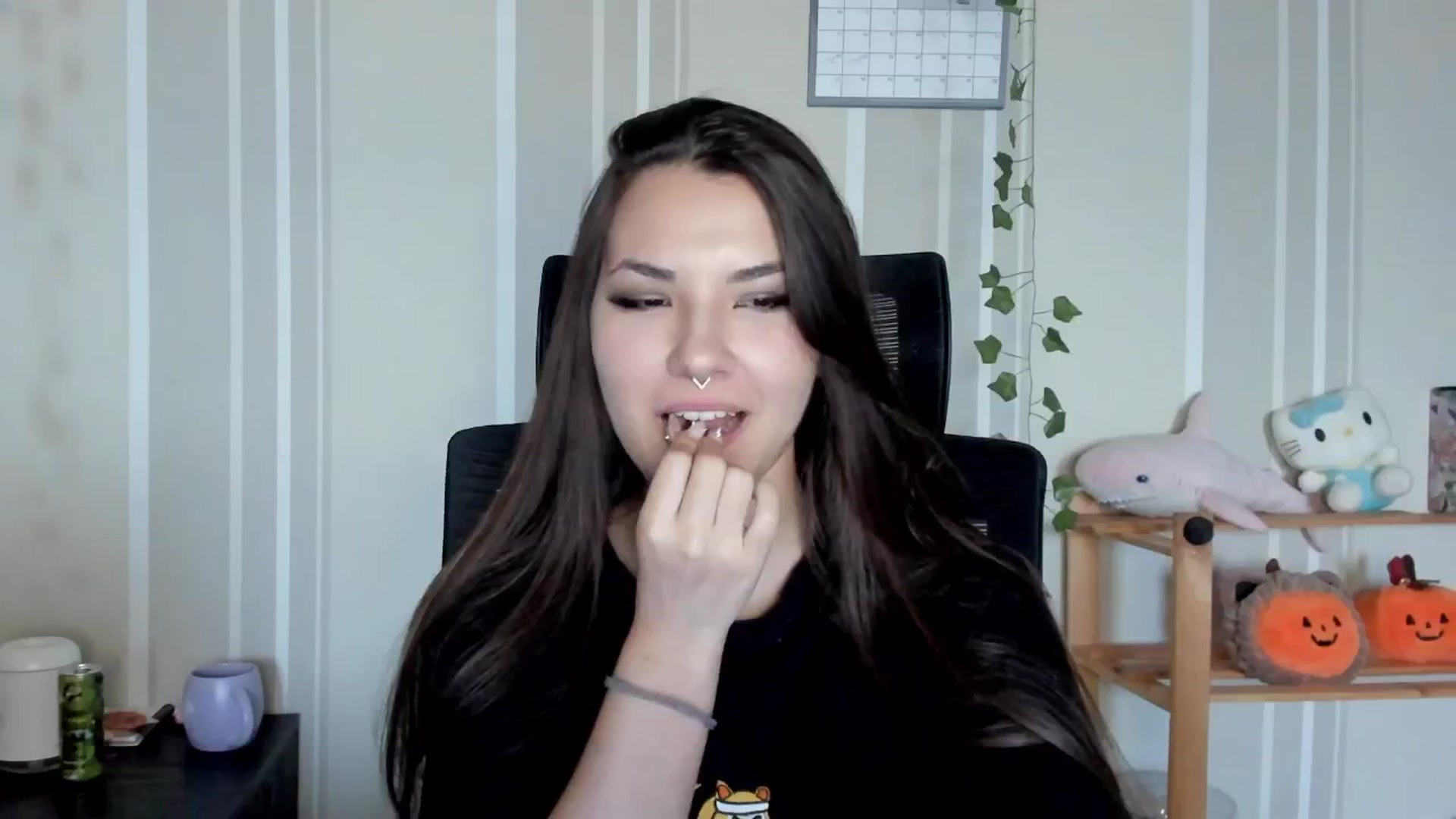 Gallery image thumbnail from AmnesiaGirl1's myfreecams stream on, 08/08/2025, 17:07 image 7 of 20
