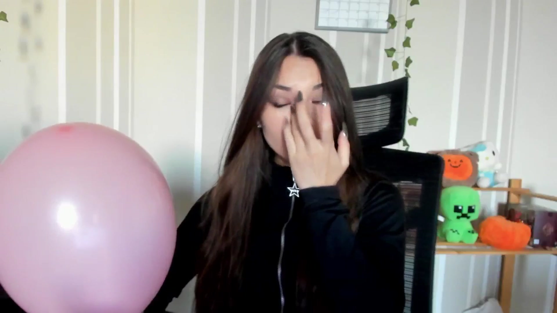 Gallery image thumbnail from AmnesiaGirl1's myfreecams stream on, 08/30/2025, 16:12 image 19 of 20