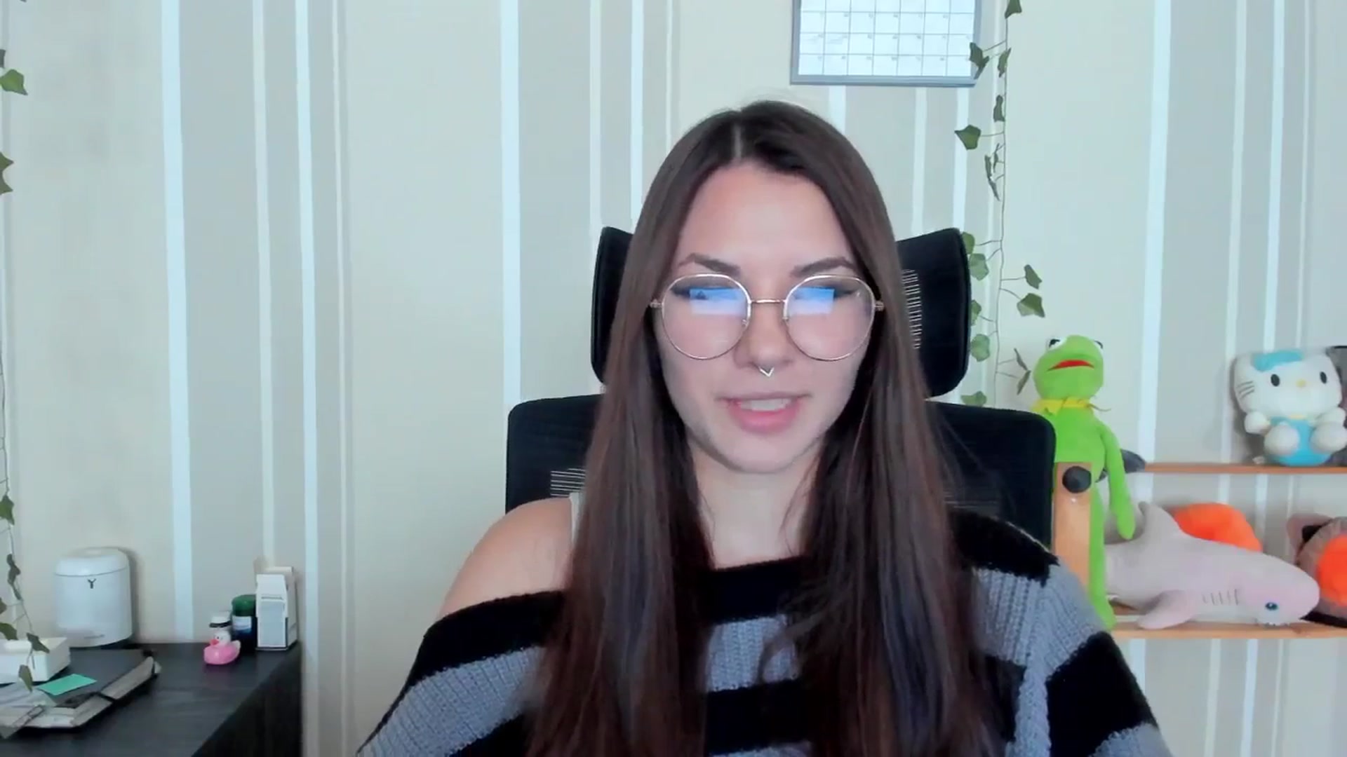 Gallery image thumbnail from AmnesiaGirl1's myfreecams stream on, 09/21/2025, 11:23 image 10 of 20