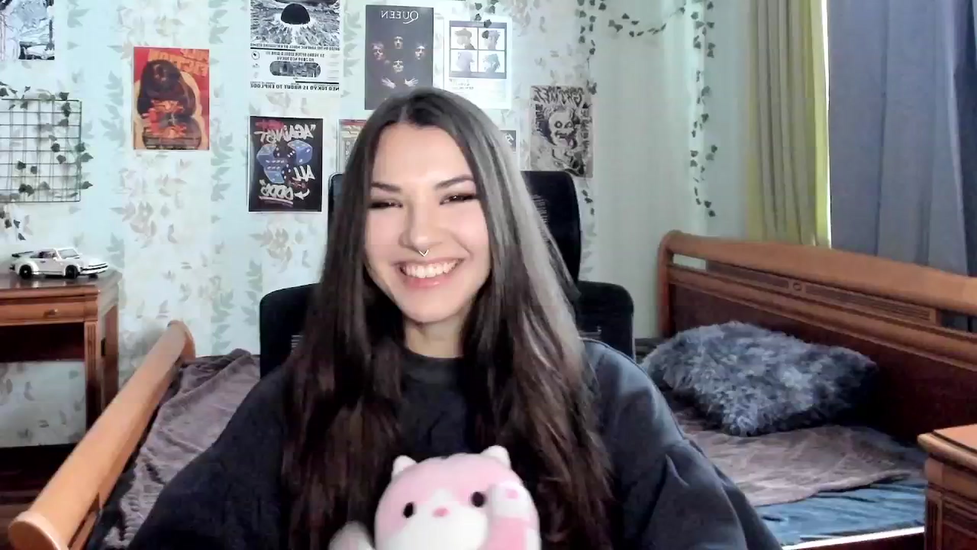 Gallery image thumbnail from AmnesiaGirl1's myfreecams stream on, 10/19/2025, 11:41 image 4 of 20