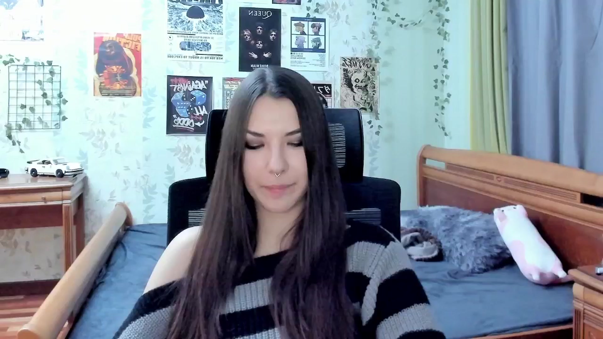 Gallery image thumbnail from AmnesiaGirl1's myfreecams stream on, 10/30/2025, 19:01 image 13 of 20
