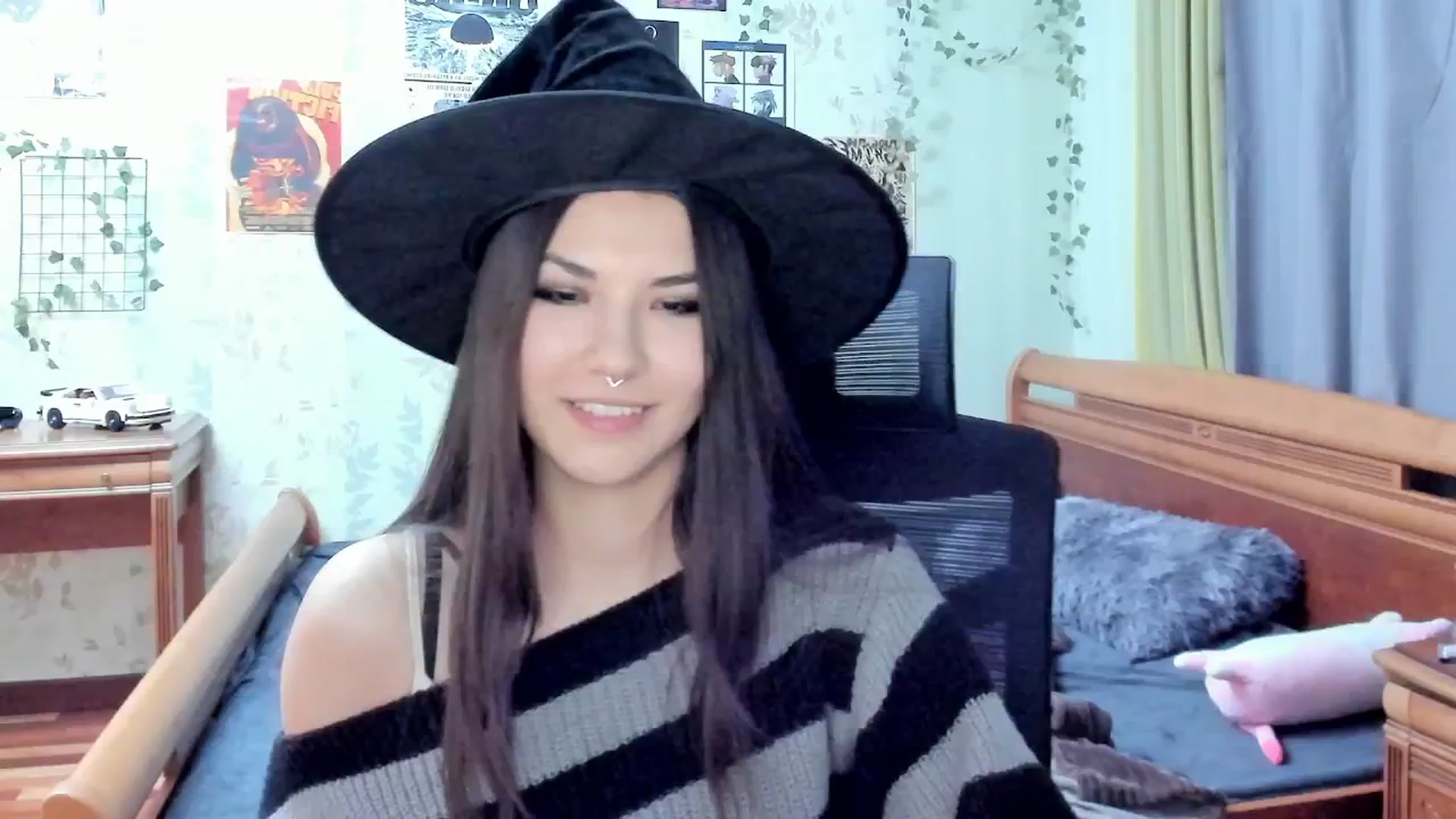 Gallery image thumbnail from AmnesiaGirl1's myfreecams stream on, 10/30/2025, 19:01 image 17 of 20