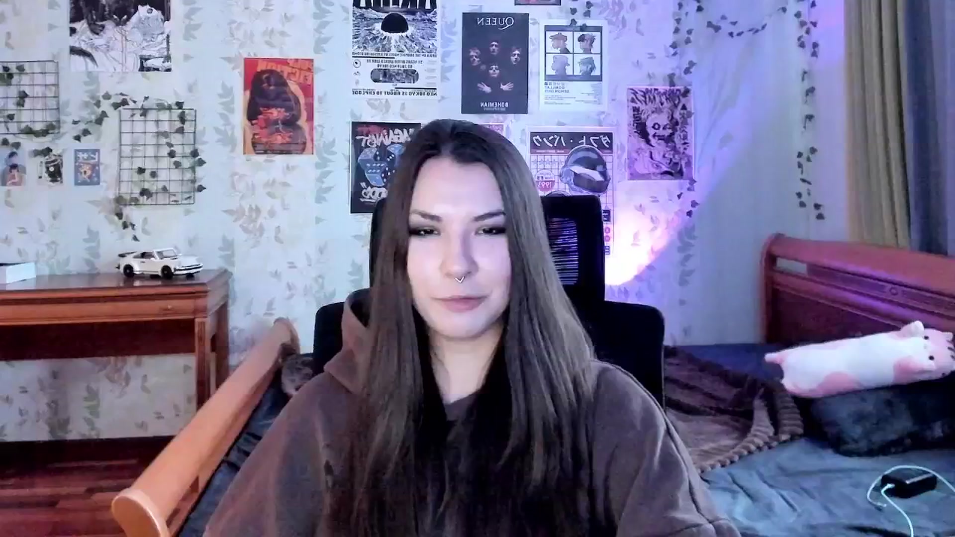 Gallery image thumbnail from AmnesiaGirl1's myfreecams stream on, 11/17/2025, 12:33 image 9 of 20