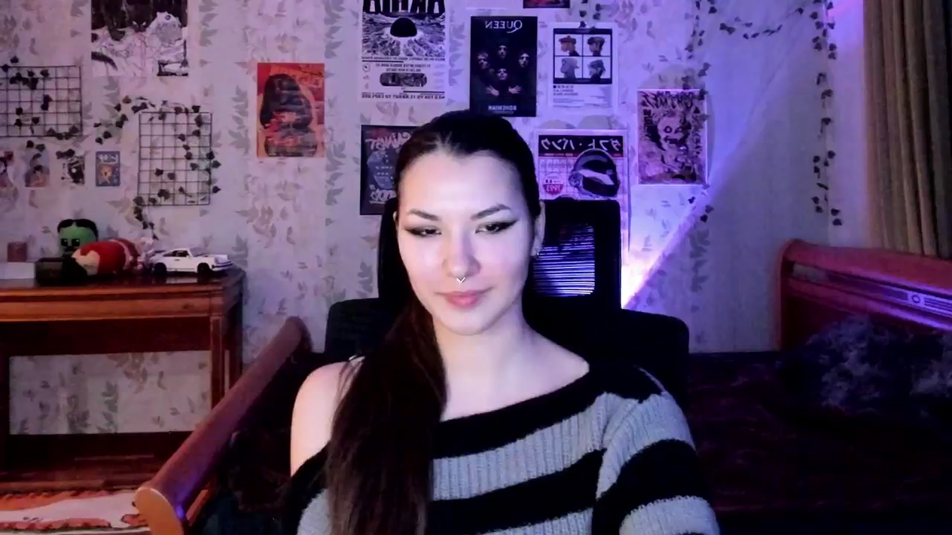 Gallery image thumbnail from AmnesiaGirl1's myfreecams stream on, 12/19/2025, 20:22 image 13 of 20