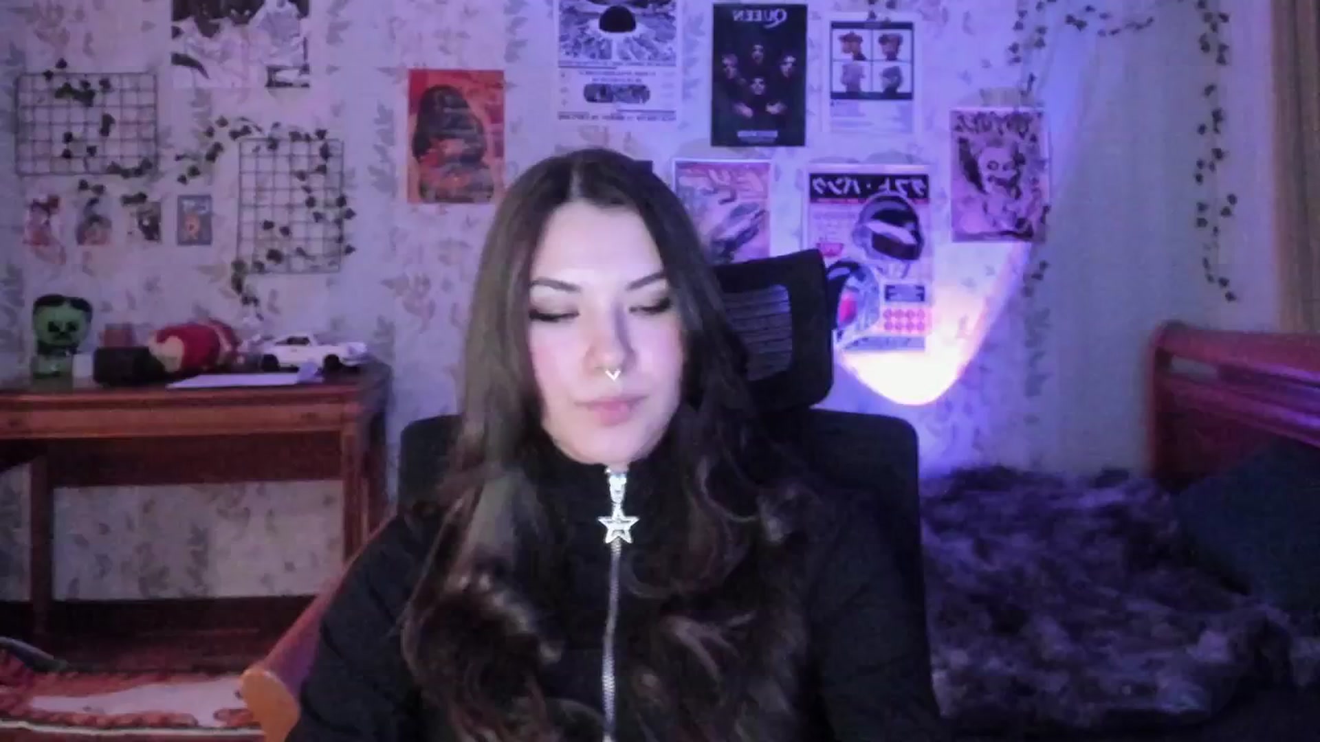 Gallery image thumbnail from AmnesiaGirl1's myfreecams stream on, 01/05/2026, 18:59 image 13 of 20
