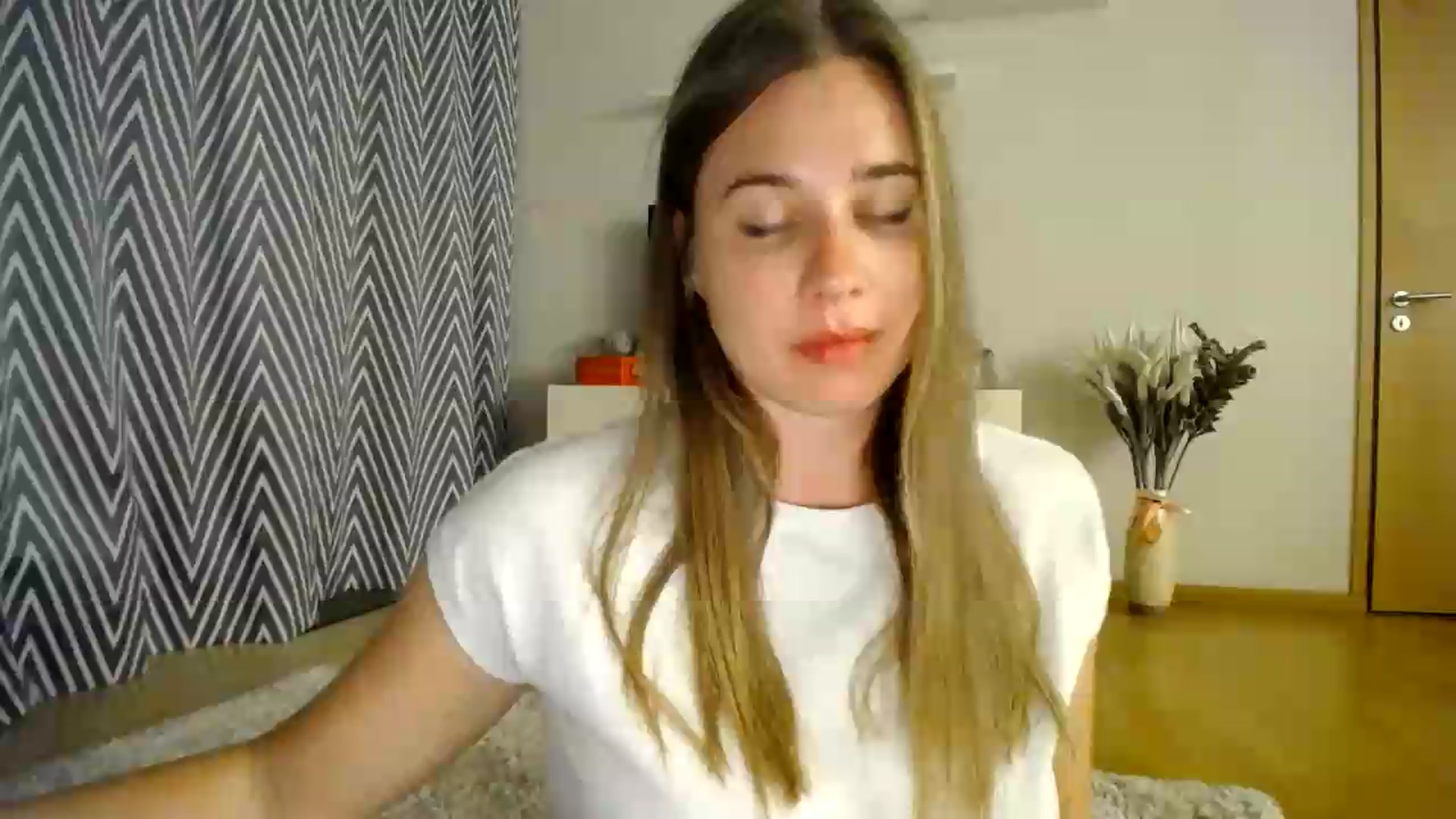 Gallery image thumbnail from AmoAmour's myfreecams stream on, 08/14/2026, 21:09 image 12 of 20