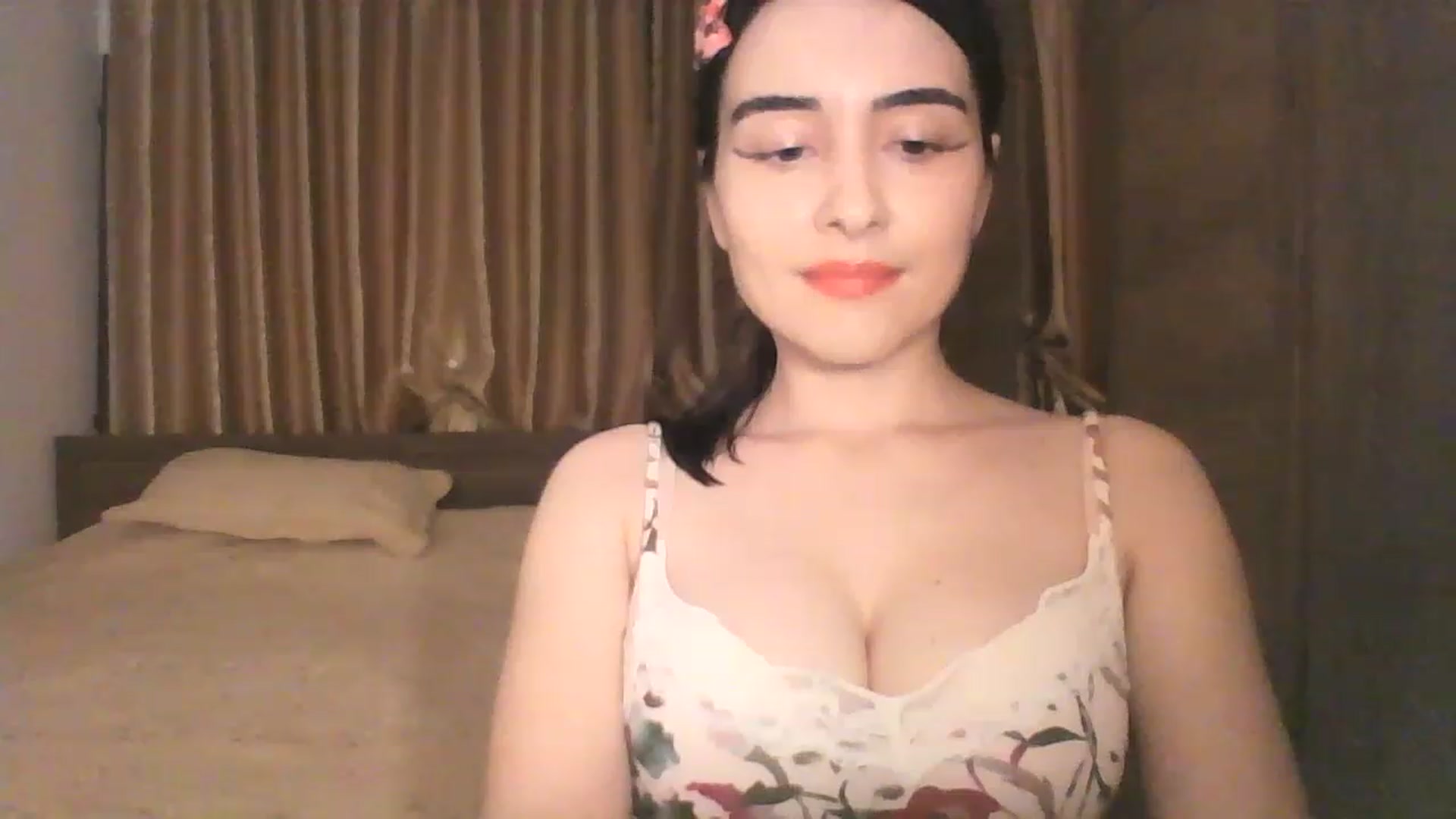 Gallery image thumbnail from AmoraLynn's myfreecams stream on, 12/29/2022, 21:03 image 14 of 20