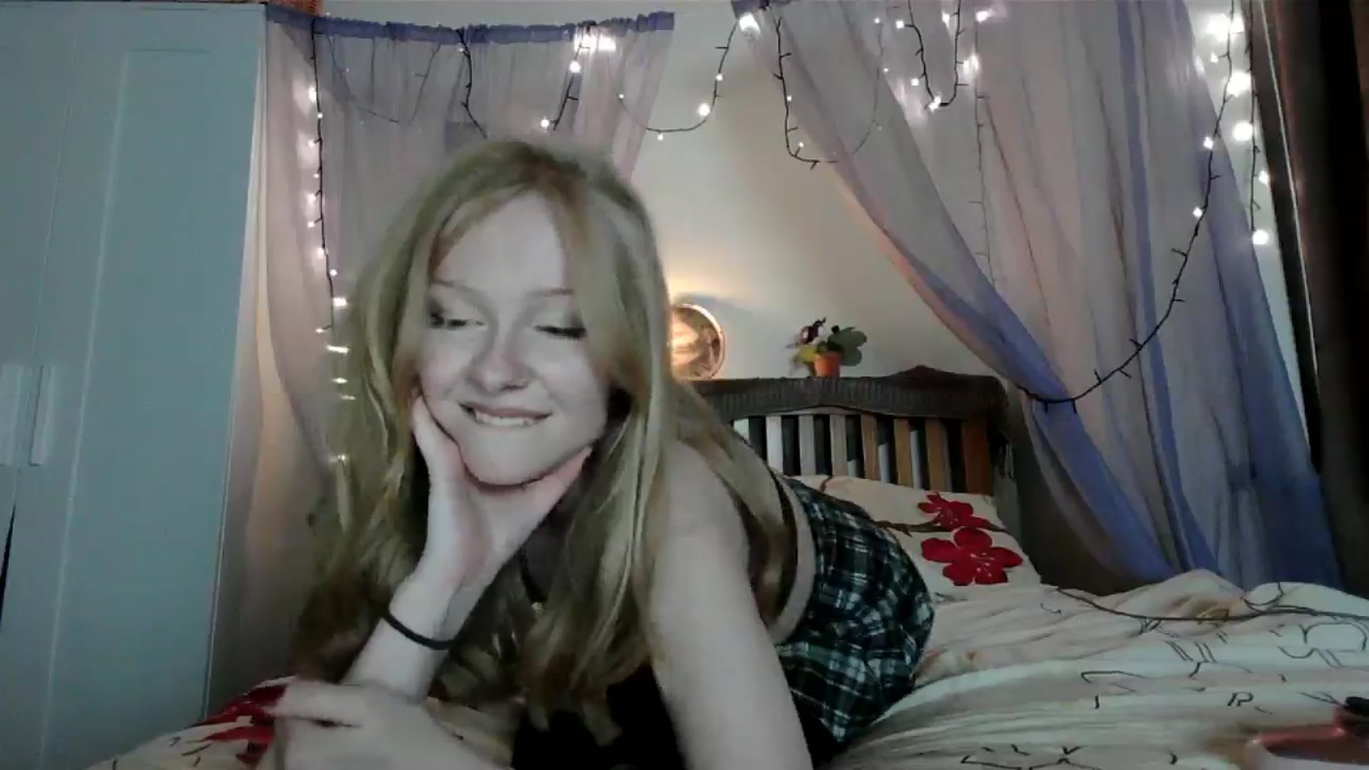 Gallery image thumbnail from Amuse_xxx's myfreecams stream on, 09/04/2024, 20:21 image 5 of 20