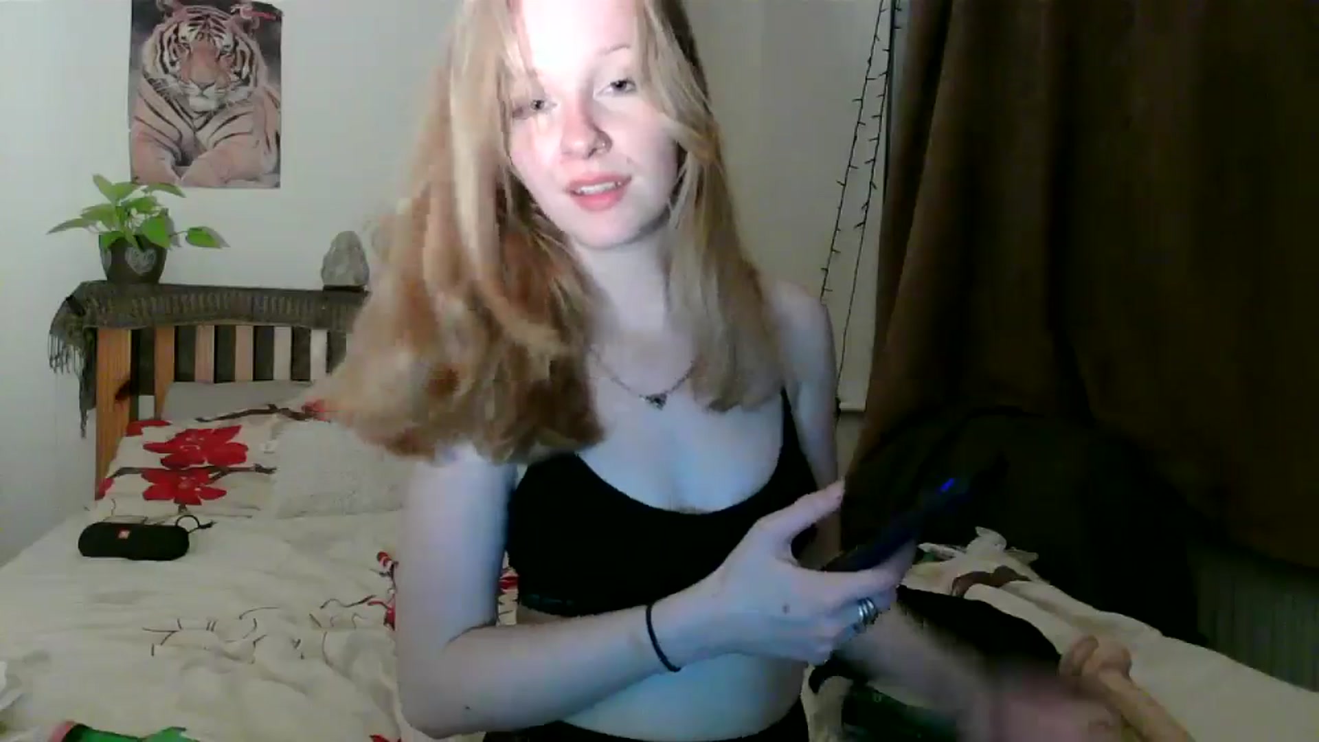 Gallery image thumbnail from Amuse_xxx's myfreecams stream on, 09/21/2024, 21:00 image 5 of 20