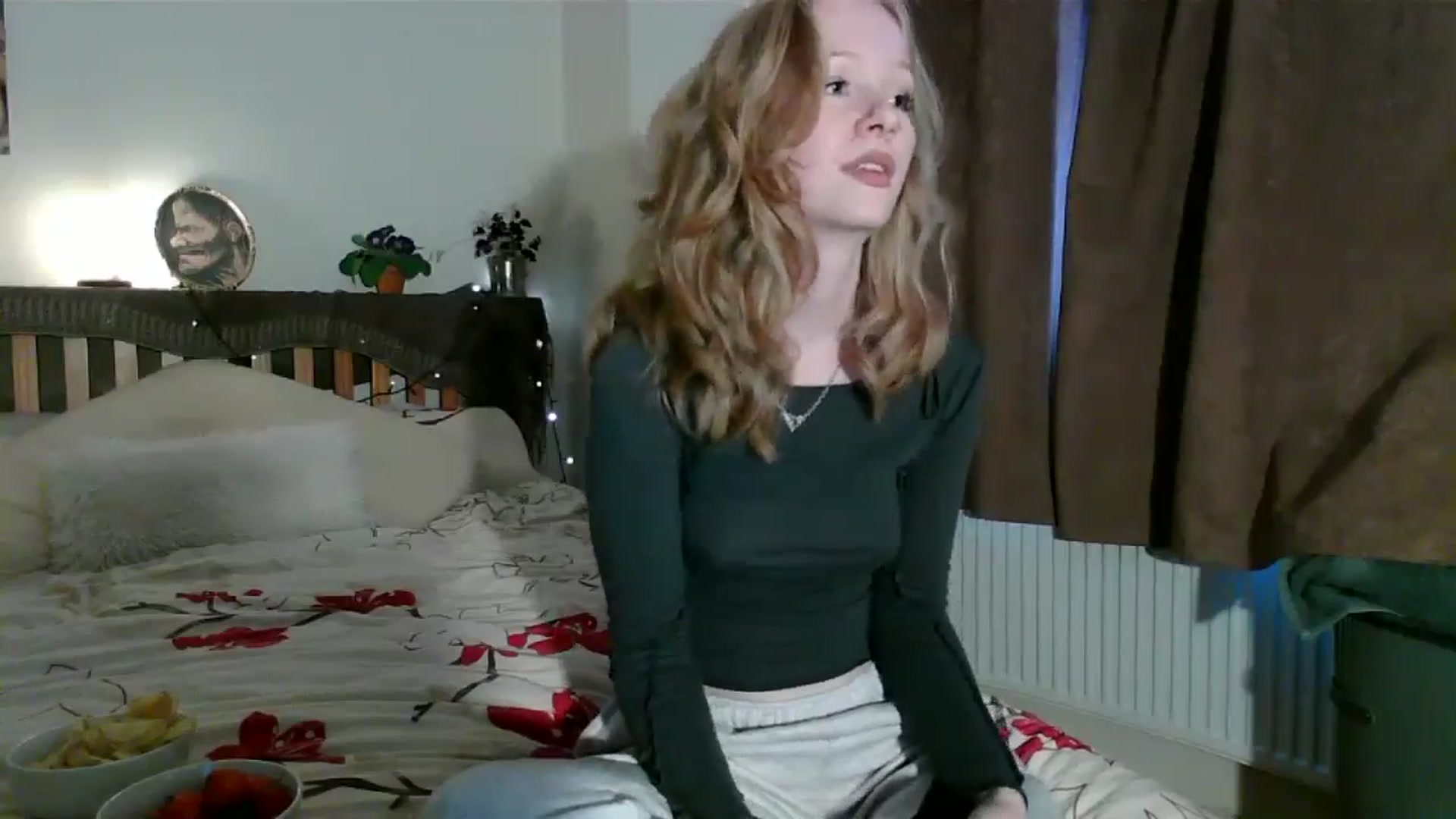 Gallery image thumbnail from Amuse_xxx's myfreecams stream on, 09/25/2024, 18:17 image 4 of 20