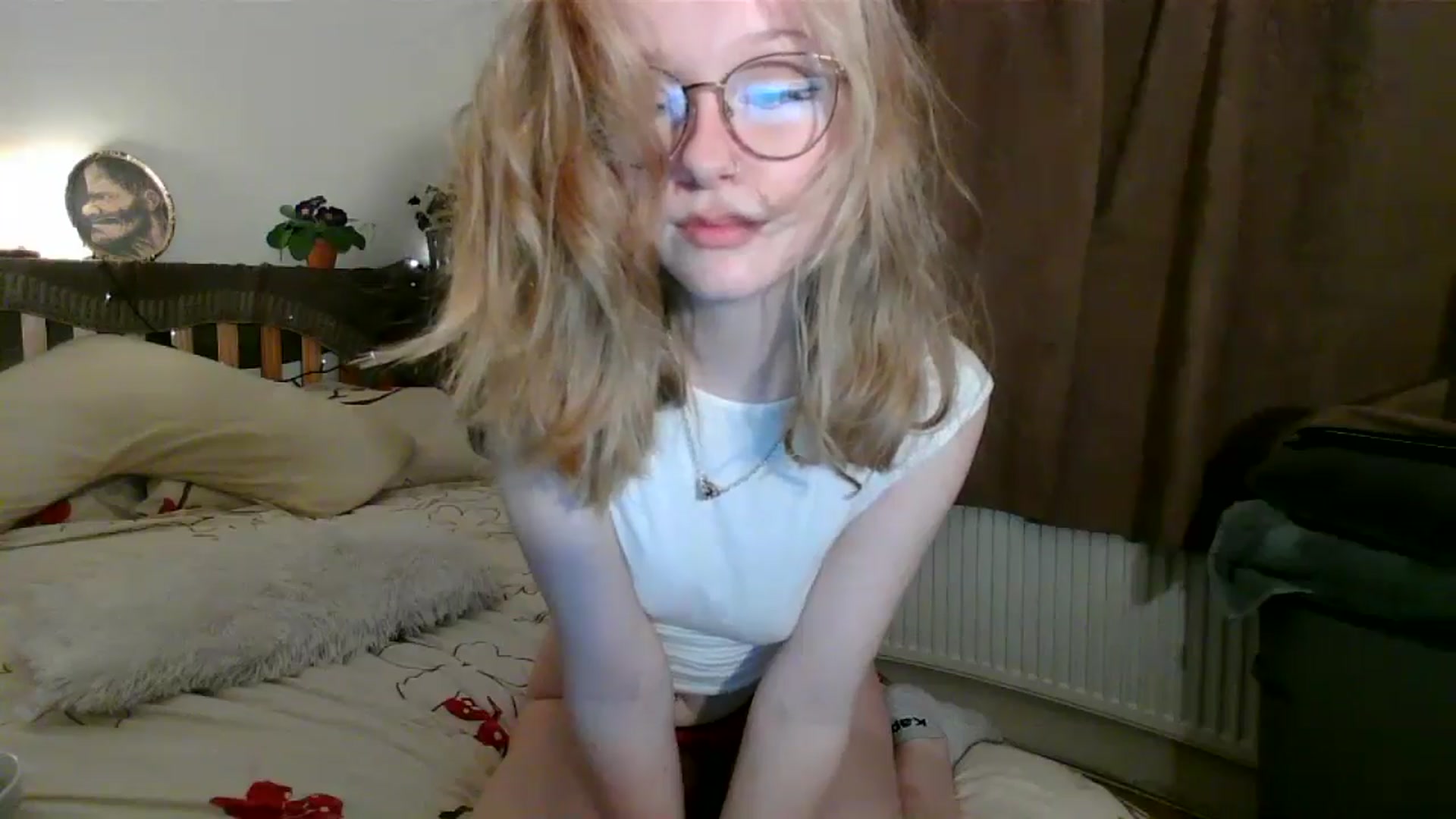 Gallery image thumbnail from Amuse_xxx's myfreecams stream on, 09/25/2024, 21:21 image 18 of 20