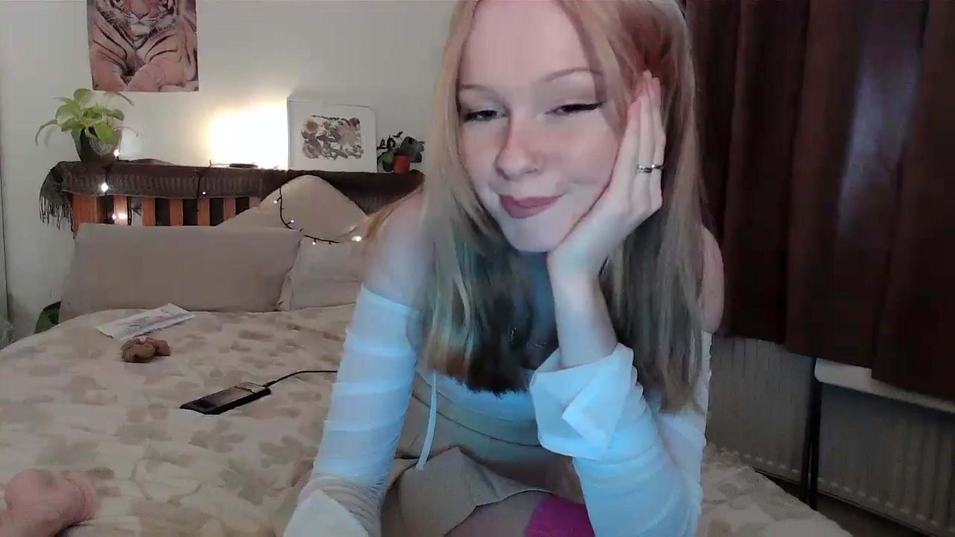 Gallery image thumbnail from Amuse_xxx's myfreecams stream on, 10/02/2024, 16:54 image 17 of 20