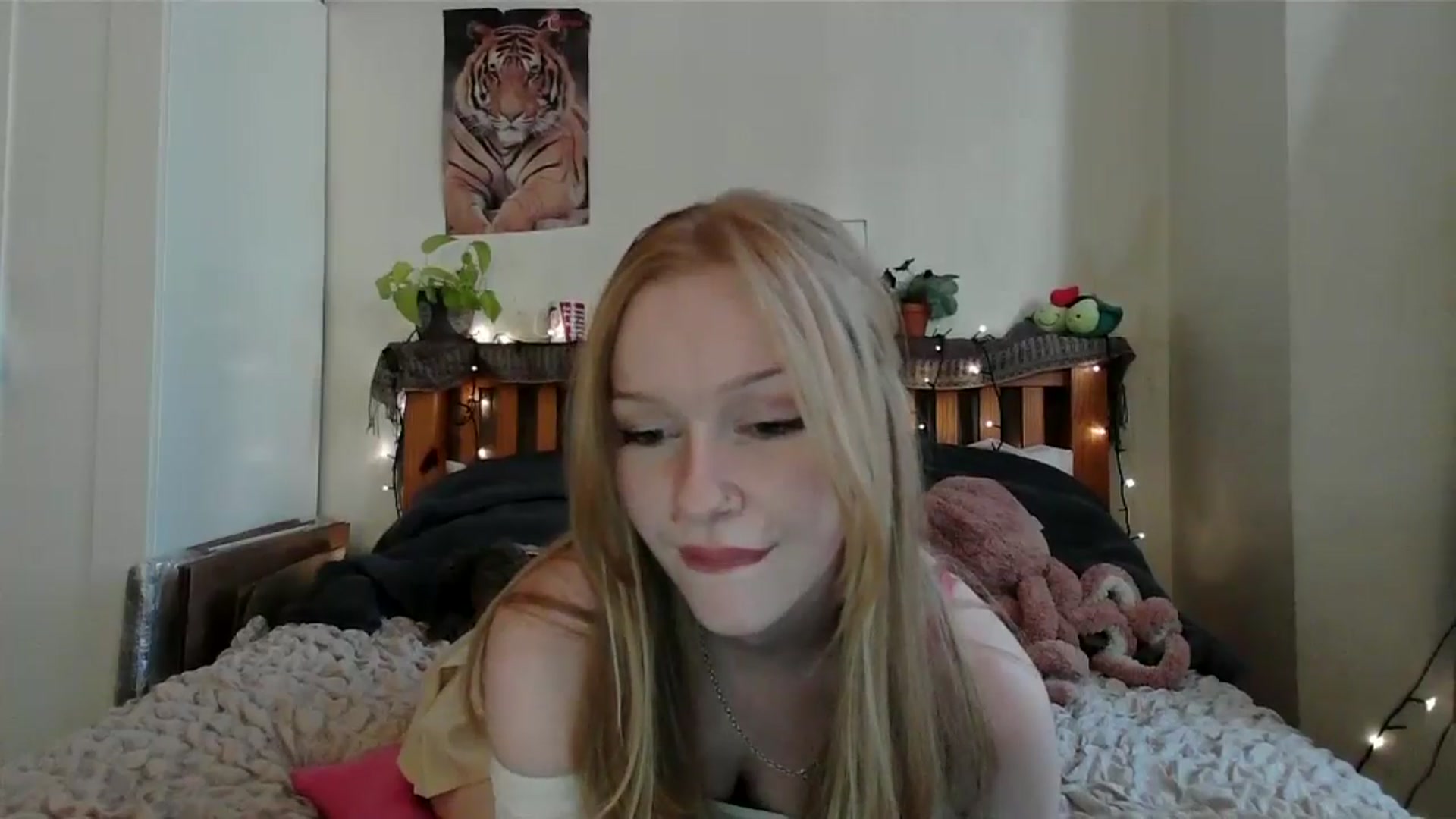 Gallery image thumbnail from Amuse_xxx's myfreecams stream on, 10/05/2024, 16:14 image 6 of 20