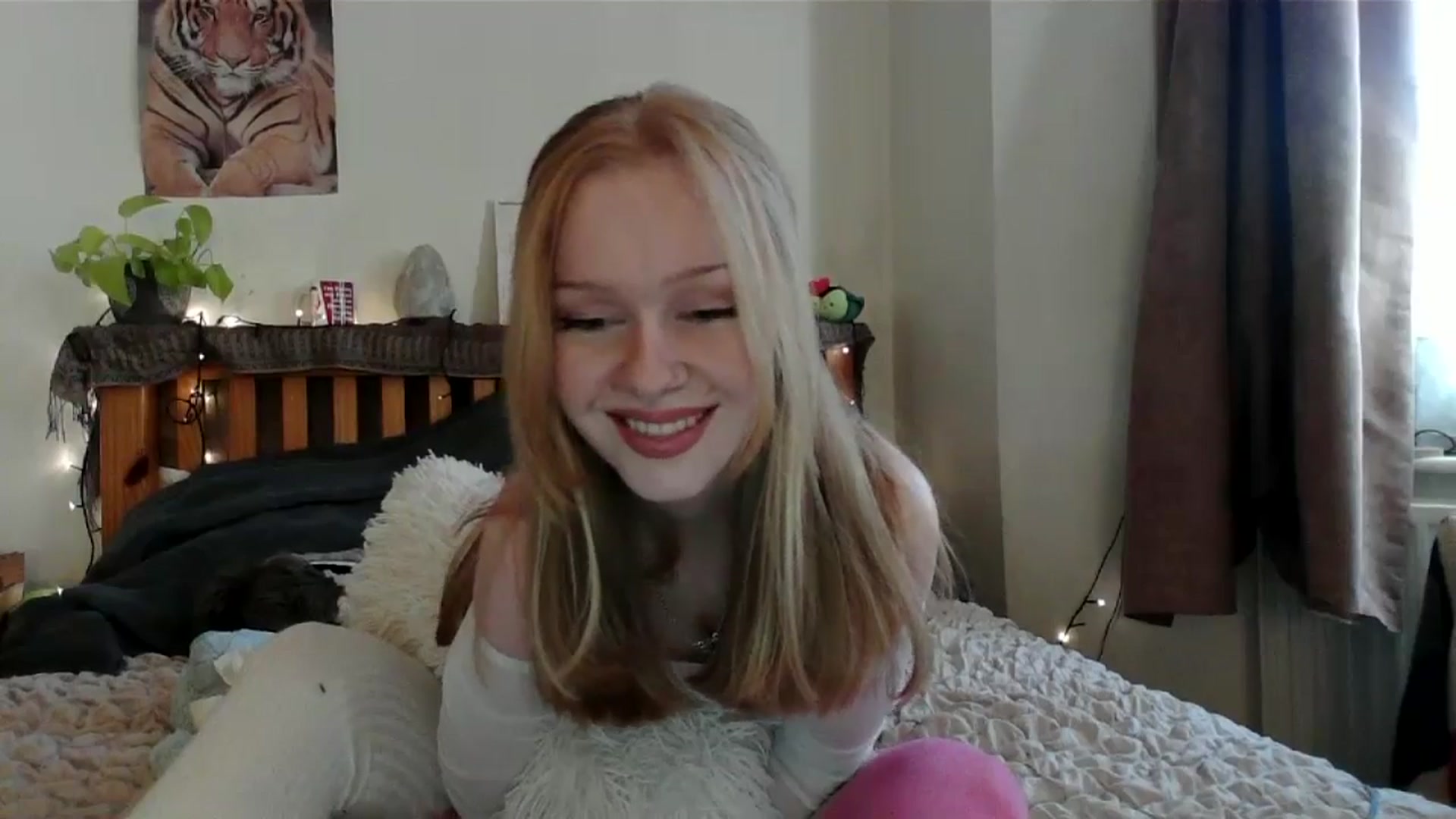 Gallery image thumbnail from Amuse_xxx's myfreecams stream on, 10/05/2024, 16:14 image 3 of 20