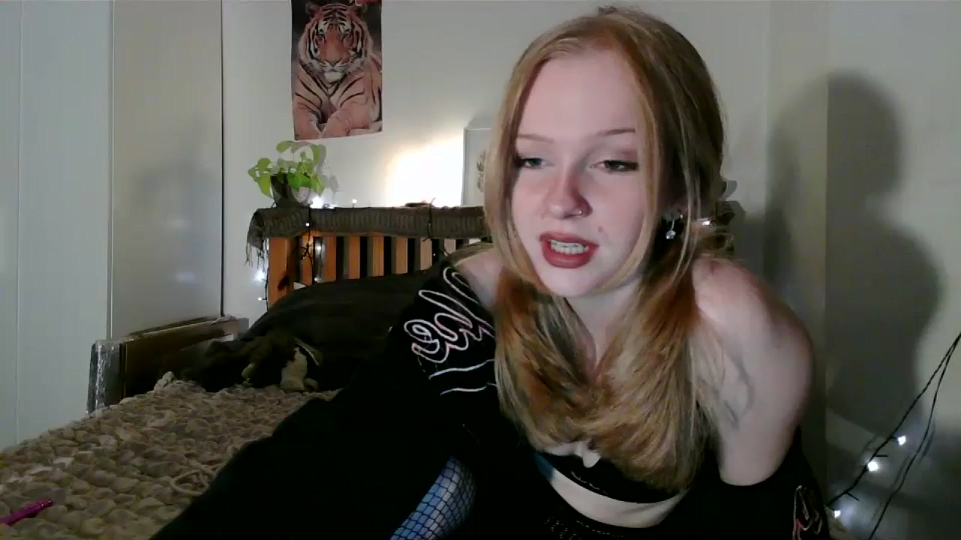 Gallery image thumbnail from Amuse_xxx's myfreecams stream on, 10/05/2024, 18:41 image 9 of 20