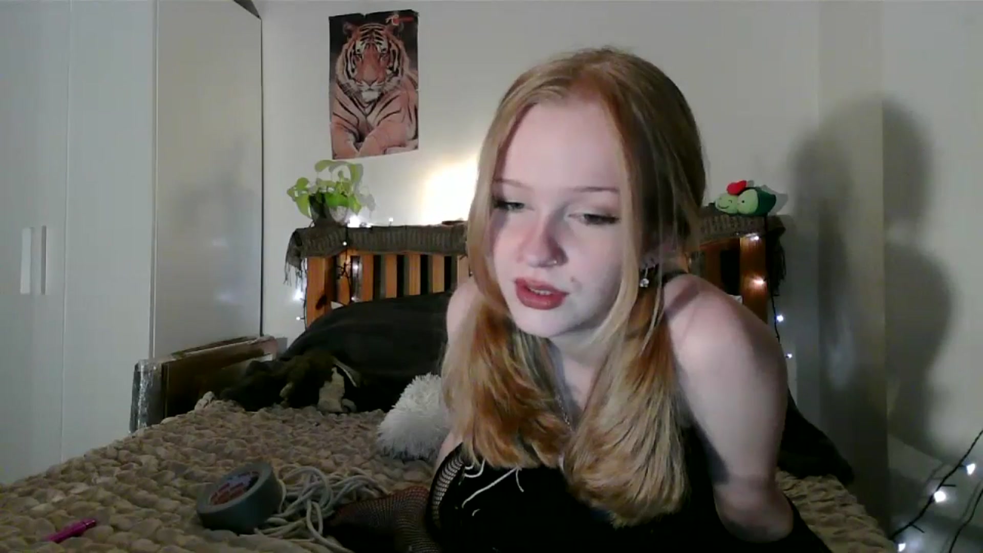 Gallery image thumbnail from Amuse_xxx's myfreecams stream on, 10/05/2024, 18:41 image 14 of 20