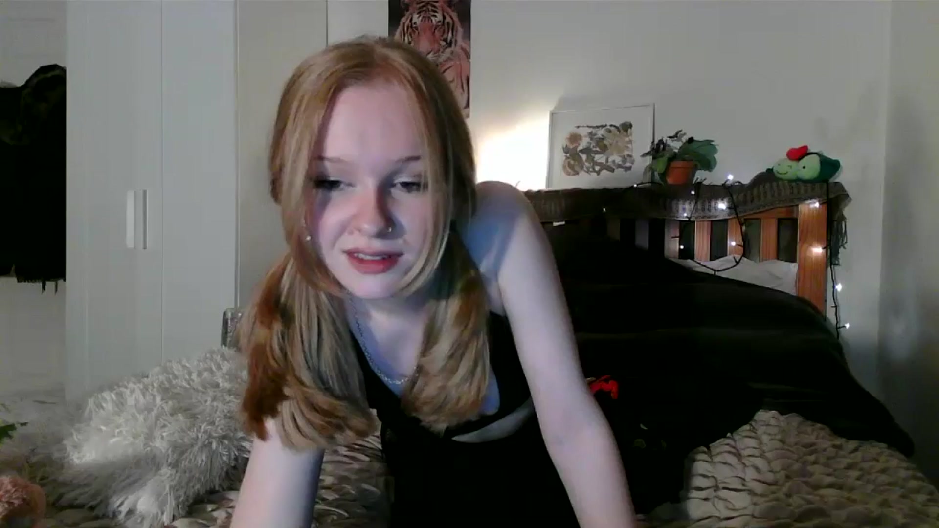 Gallery image thumbnail from Amuse_xxx's myfreecams stream on, 10/05/2024, 20:01 image 17 of 20