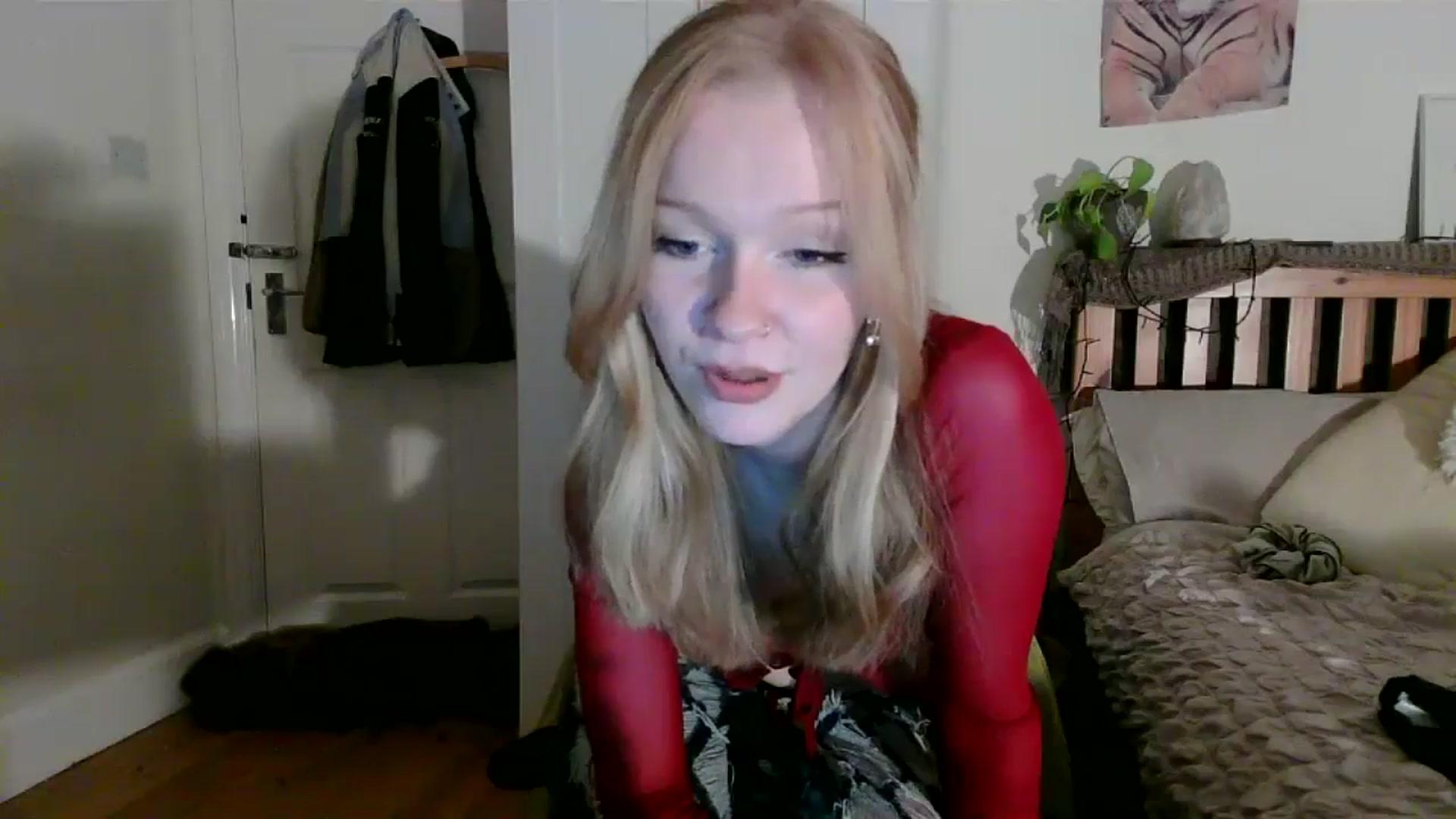 Gallery image thumbnail from Amuse_xxx's myfreecams stream on, 10/14/2024, 18:03 image 20 of 20