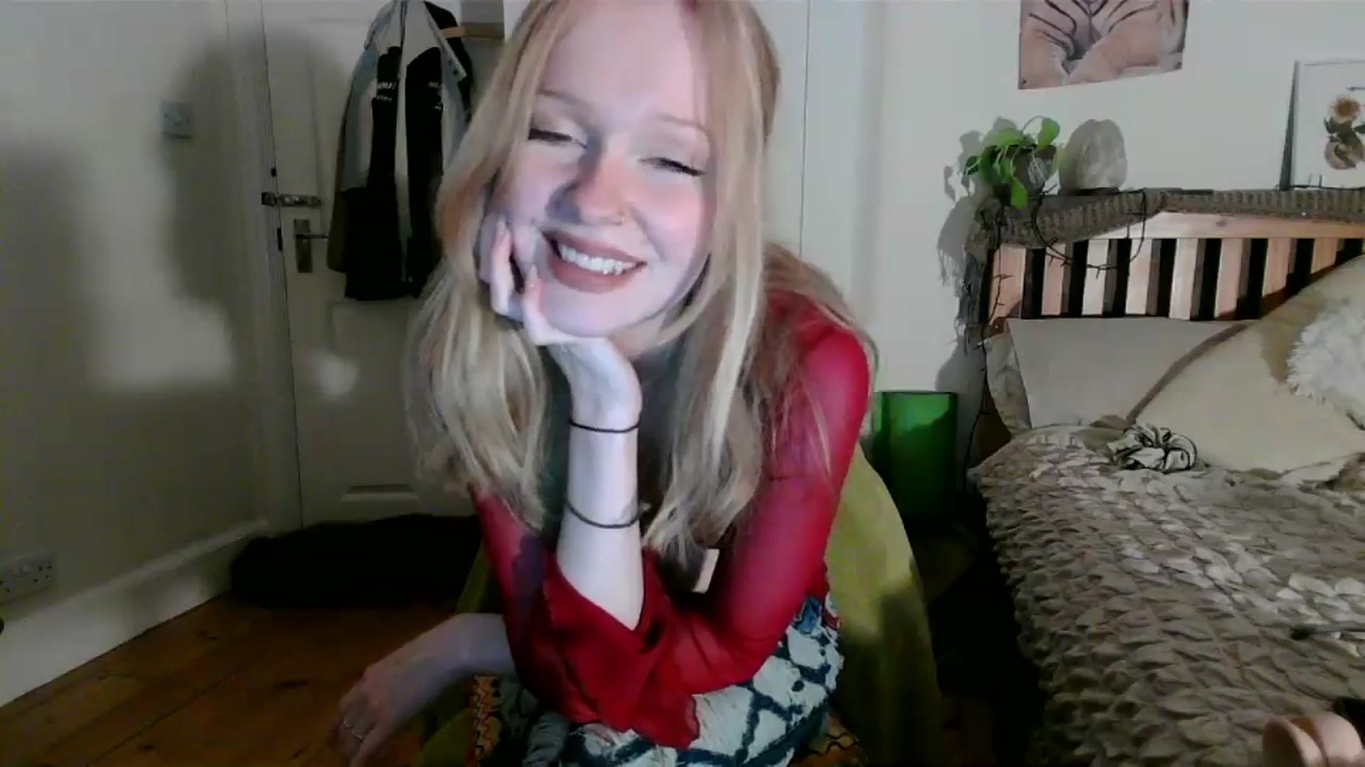 Gallery image thumbnail from Amuse_xxx's myfreecams stream on, 10/14/2024, 18:03 image 6 of 20