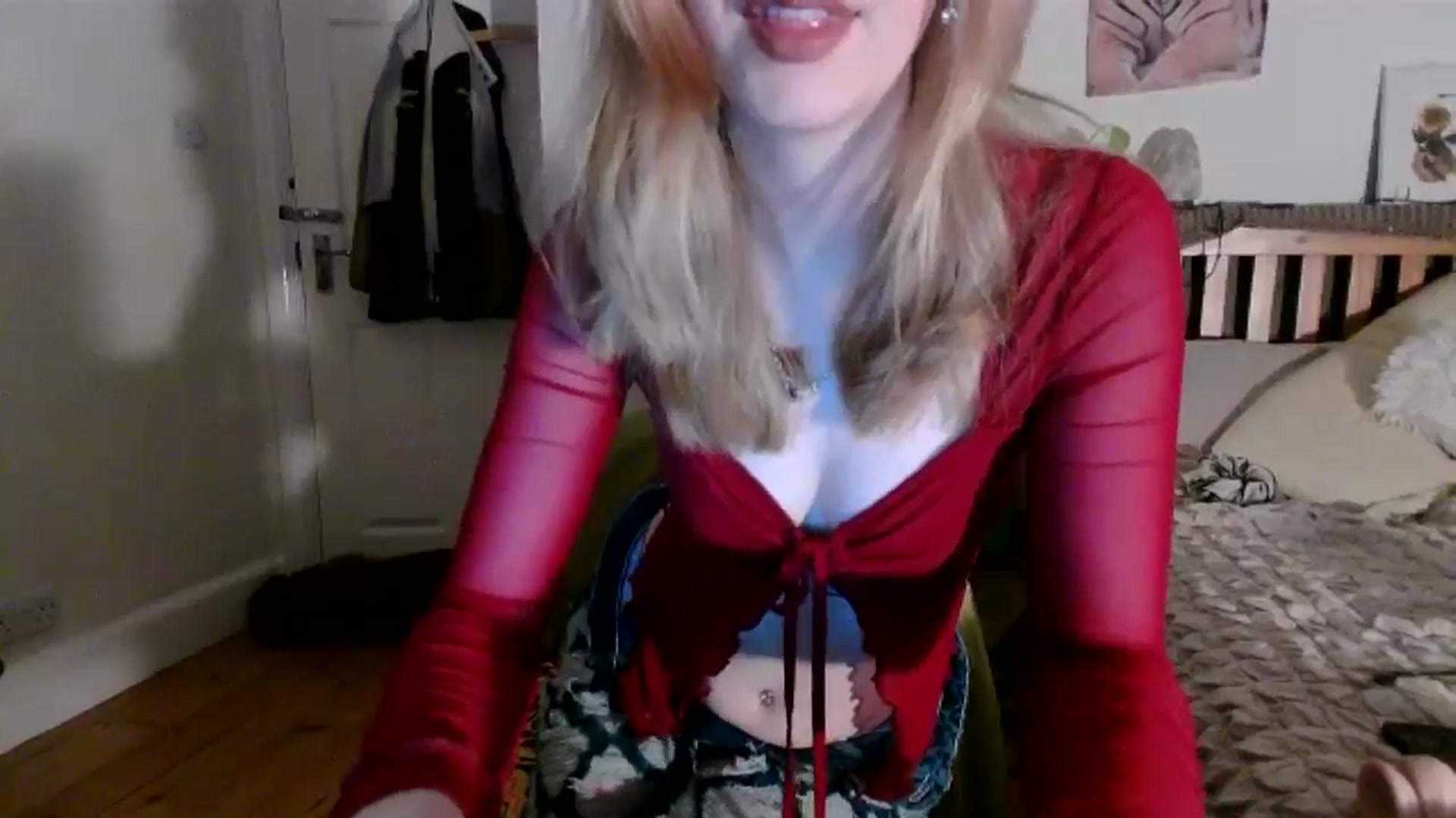 Gallery image thumbnail from Amuse_xxx's myfreecams stream on, 10/14/2024, 18:03 image 2 of 20