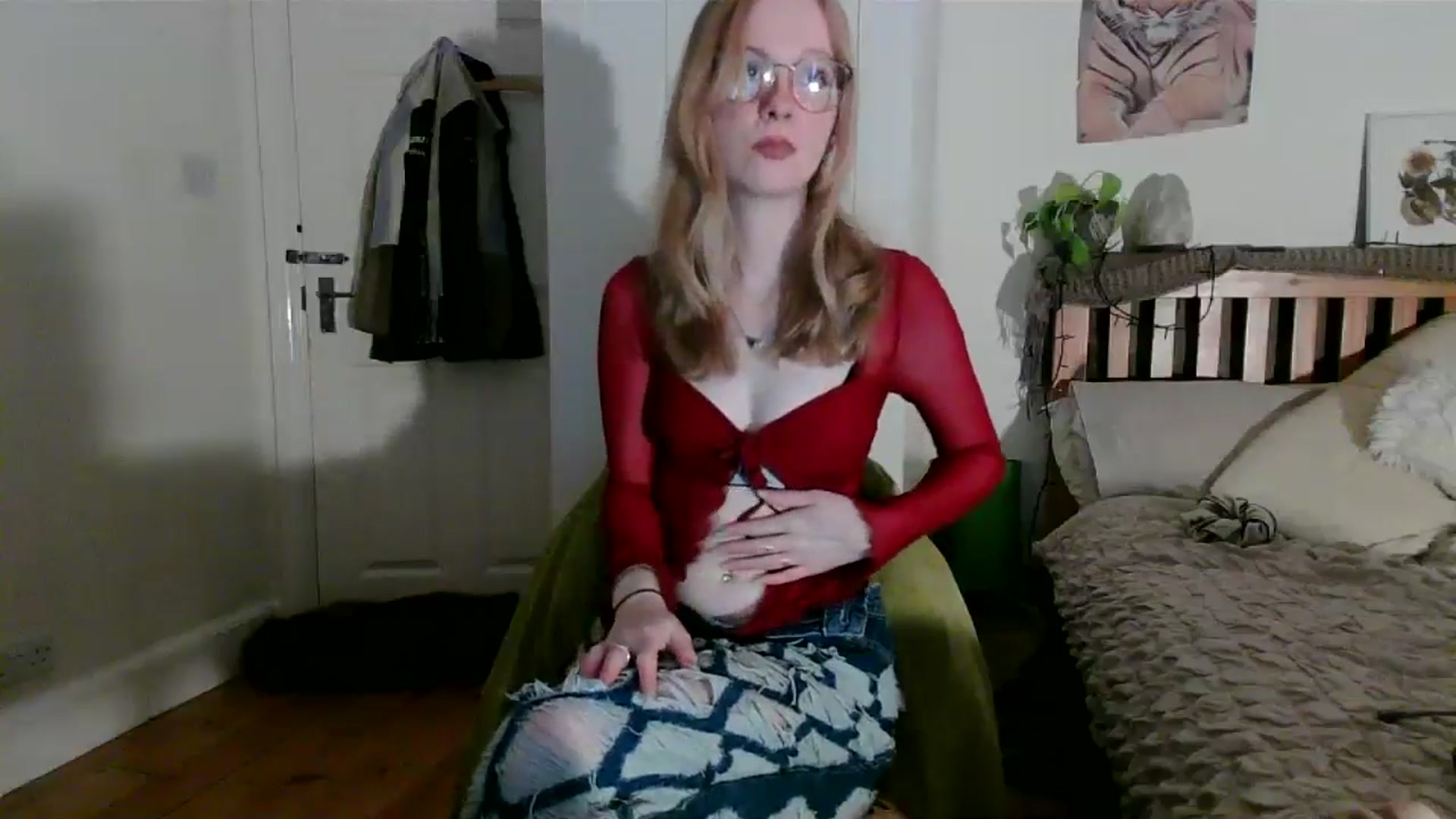Gallery image thumbnail from Amuse_xxx's myfreecams stream on, 10/14/2024, 18:03 image 11 of 20