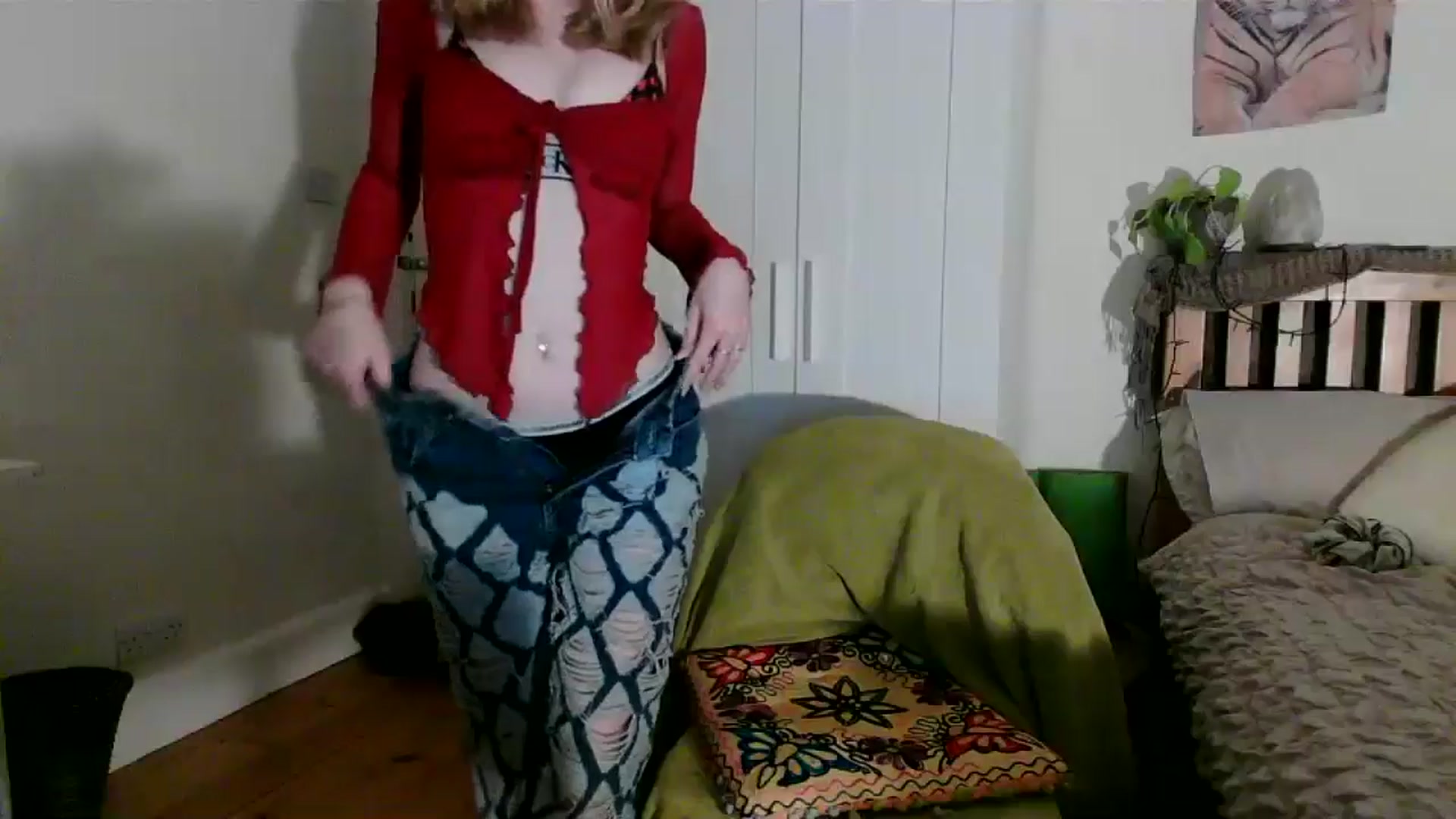 Gallery image thumbnail from Amuse_xxx's myfreecams stream on, 10/14/2024, 18:03 image 19 of 20