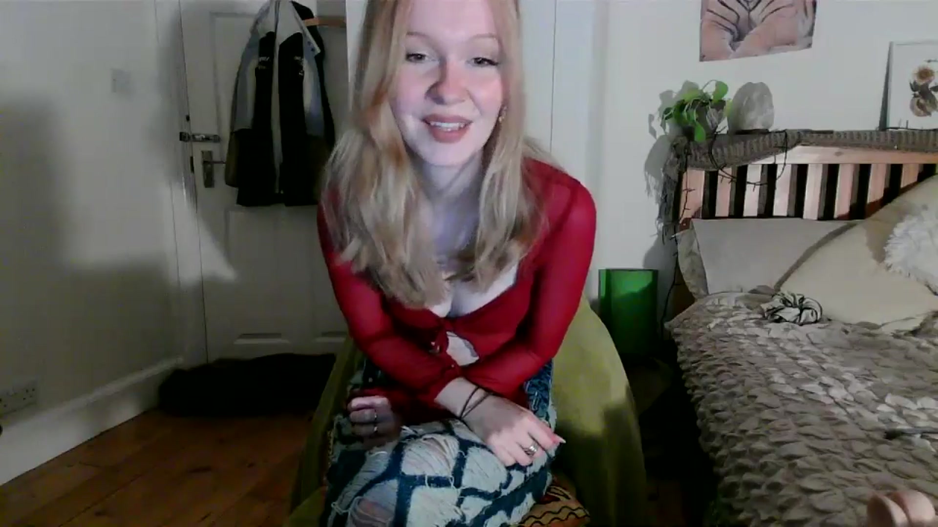 Gallery image thumbnail from Amuse_xxx's myfreecams stream on, 10/14/2024, 18:03 image 8 of 20