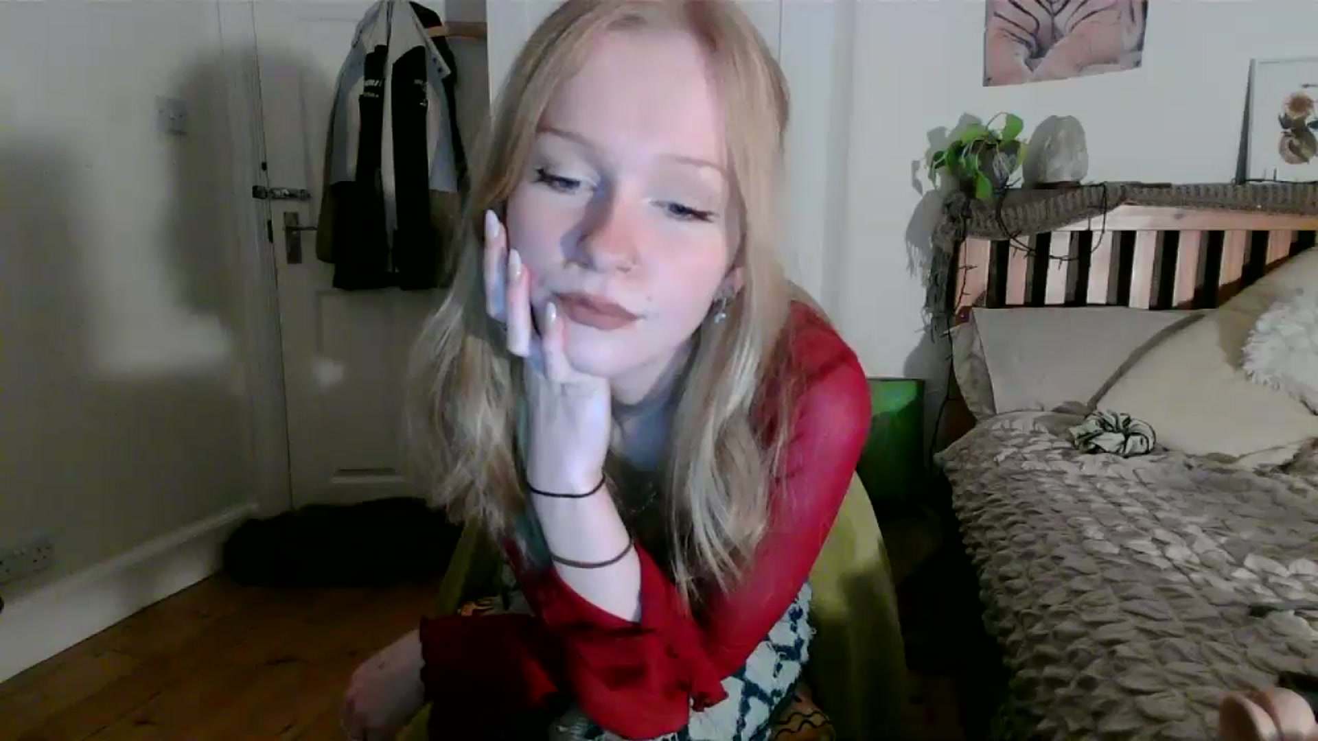 Gallery image thumbnail from Amuse_xxx's myfreecams stream on, 10/14/2024, 18:03 image 5 of 20