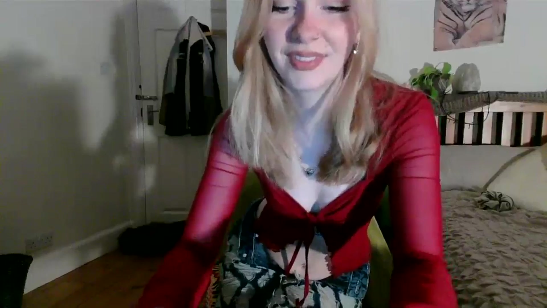 Gallery image thumbnail from Amuse_xxx's myfreecams stream on, 10/14/2024, 18:03 image 16 of 20