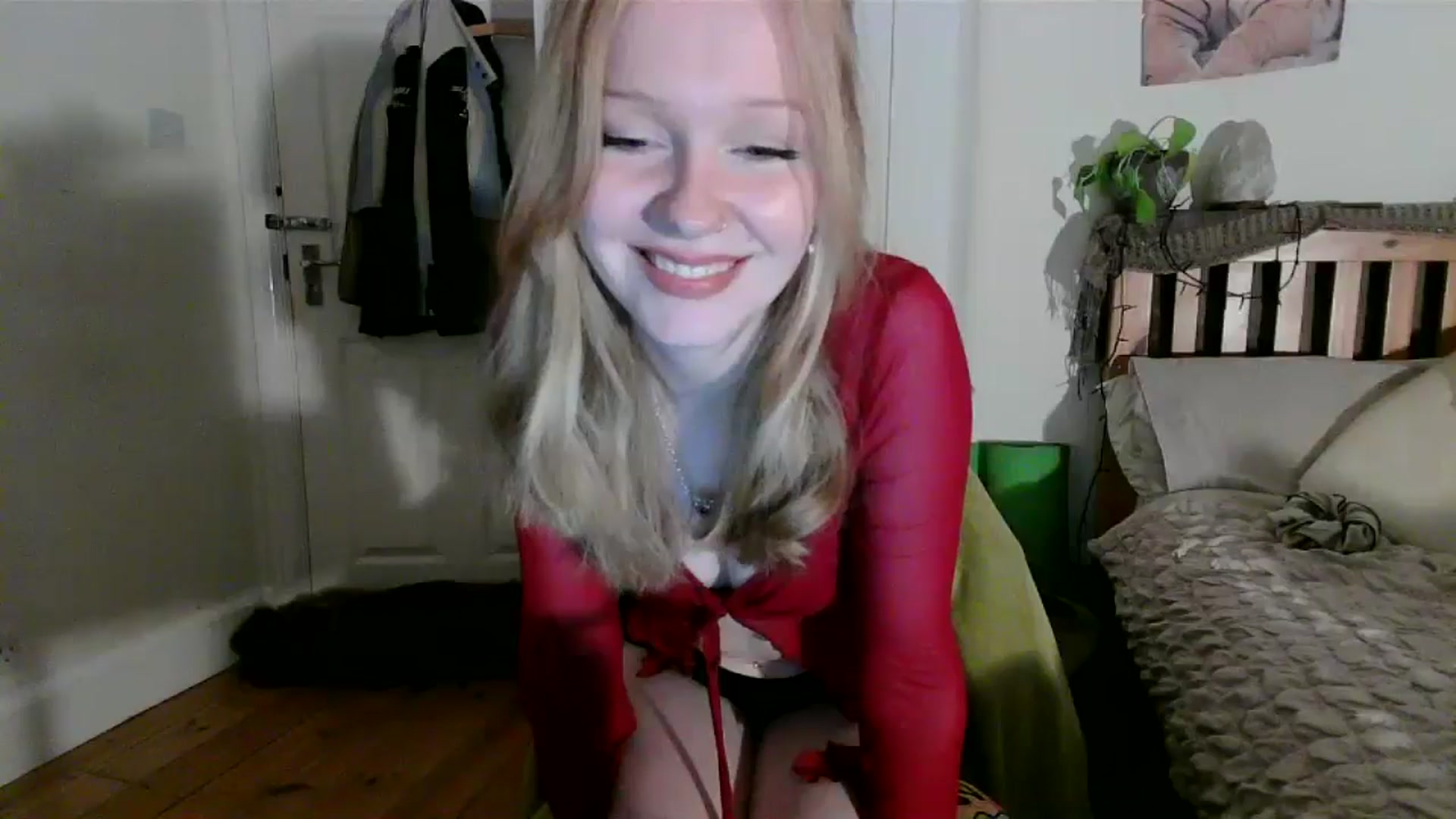 Gallery image thumbnail from Amuse_xxx's myfreecams stream on, 10/14/2024, 19:10 image 10 of 20