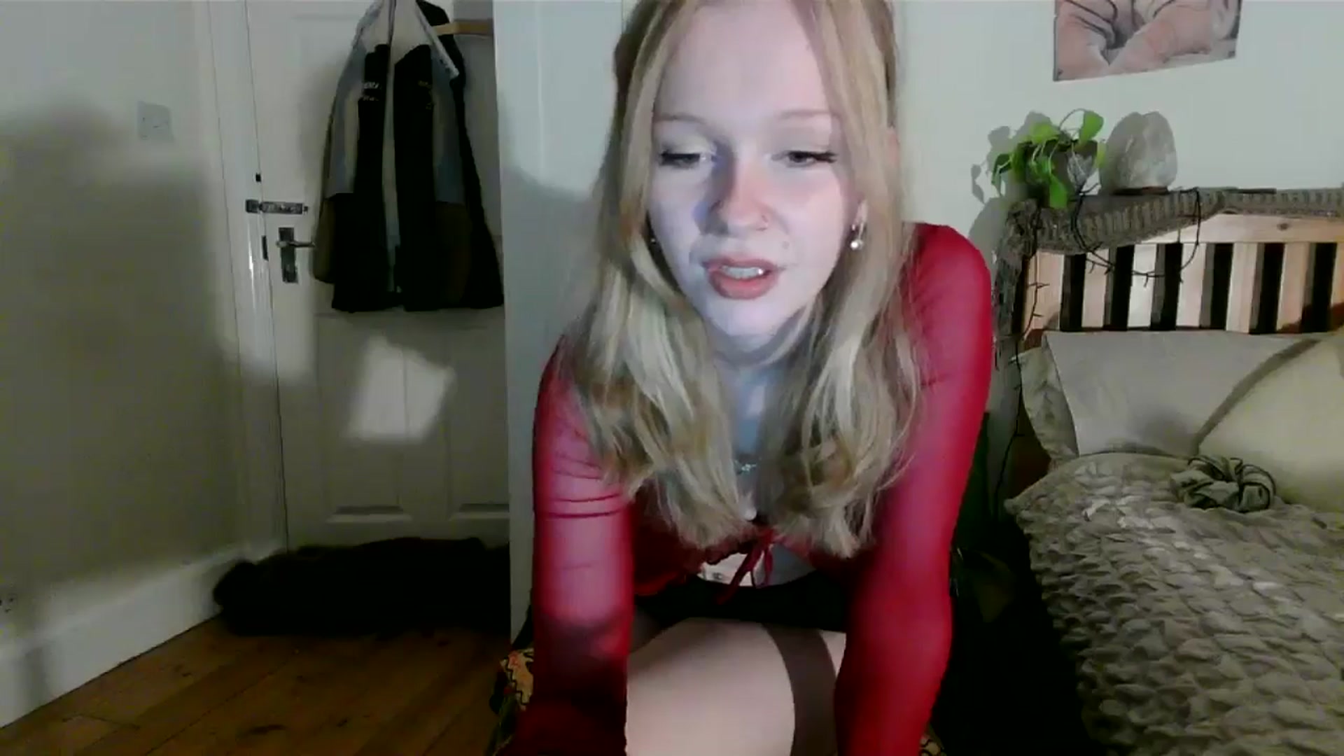 Gallery image thumbnail from Amuse_xxx's myfreecams stream on, 10/14/2024, 20:02 image 7 of 20