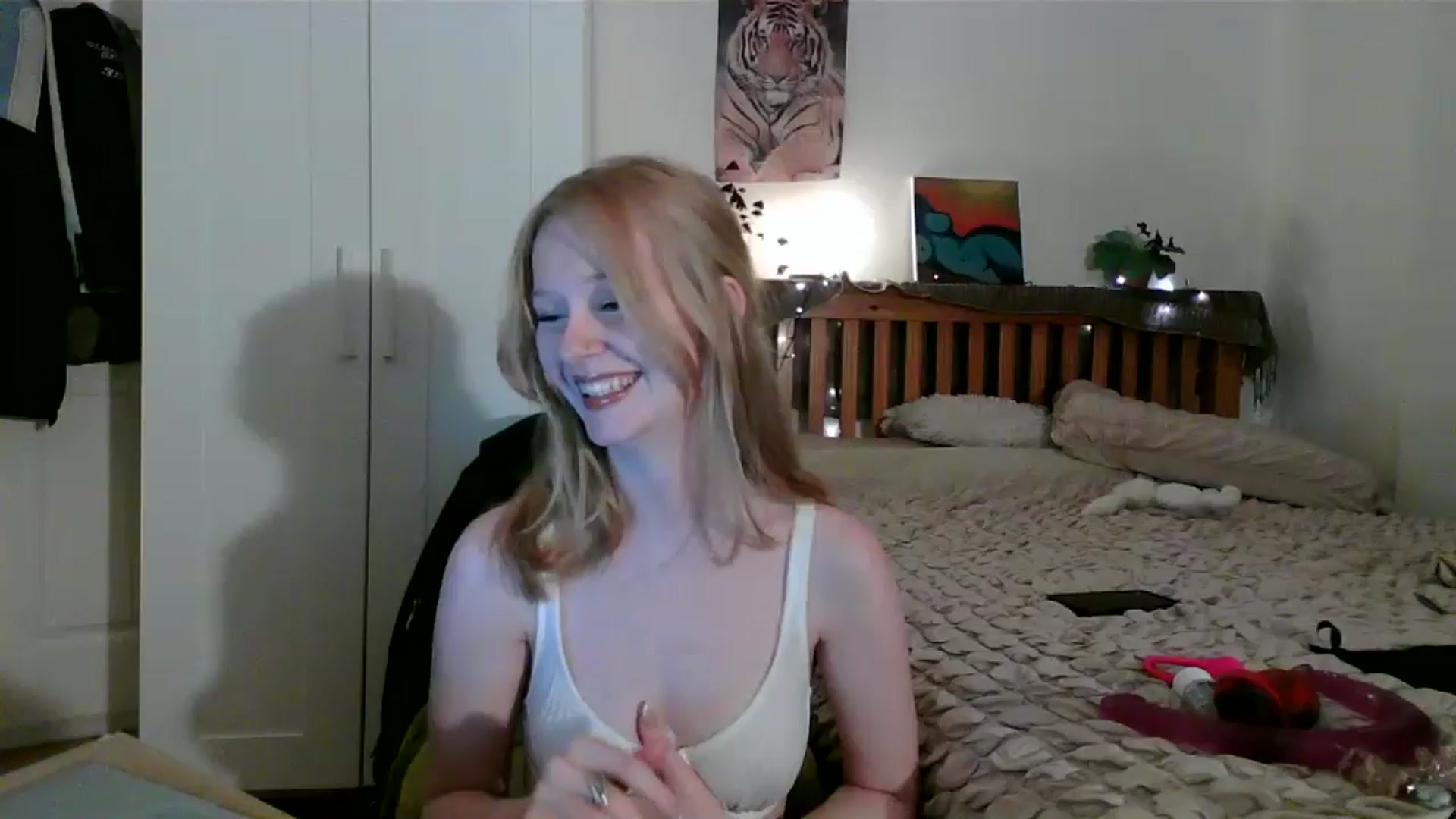 Gallery image thumbnail from Amuse_xxx's myfreecams stream on, 10/18/2024, 21:59 image 6 of 20