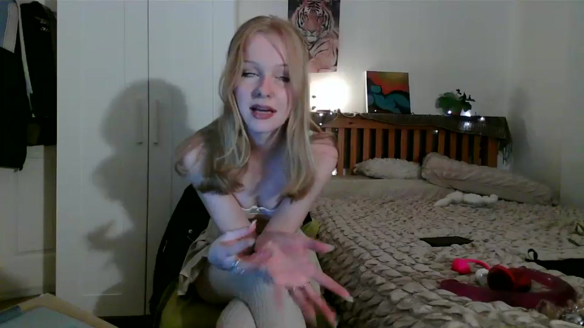 Gallery image thumbnail from Amuse_xxx's myfreecams stream on, 10/18/2024, 21:59 image 7 of 20