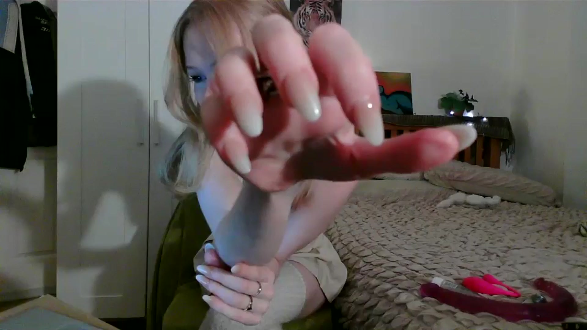 Gallery image thumbnail from Amuse_xxx's myfreecams stream on, 10/18/2024, 21:59 image 1 of 20