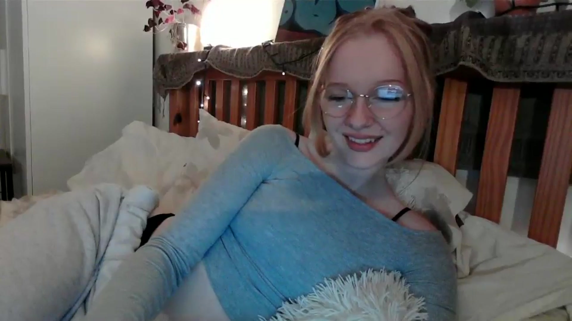 Gallery image thumbnail from Amuse_xxx's myfreecams stream on, 10/22/2024, 18:25 image 8 of 20