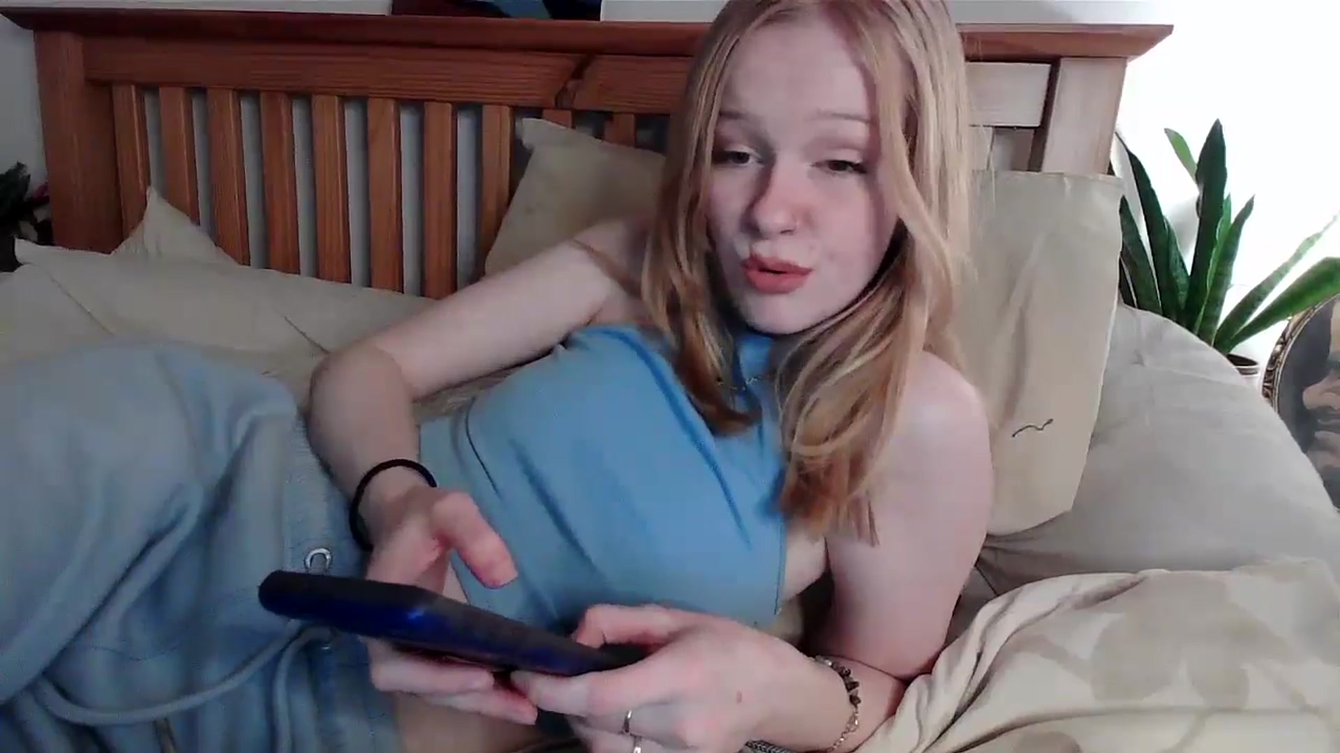 Gallery image thumbnail from Amuse_xxx's myfreecams stream on, 10/27/2024, 22:33 image 2 of 20