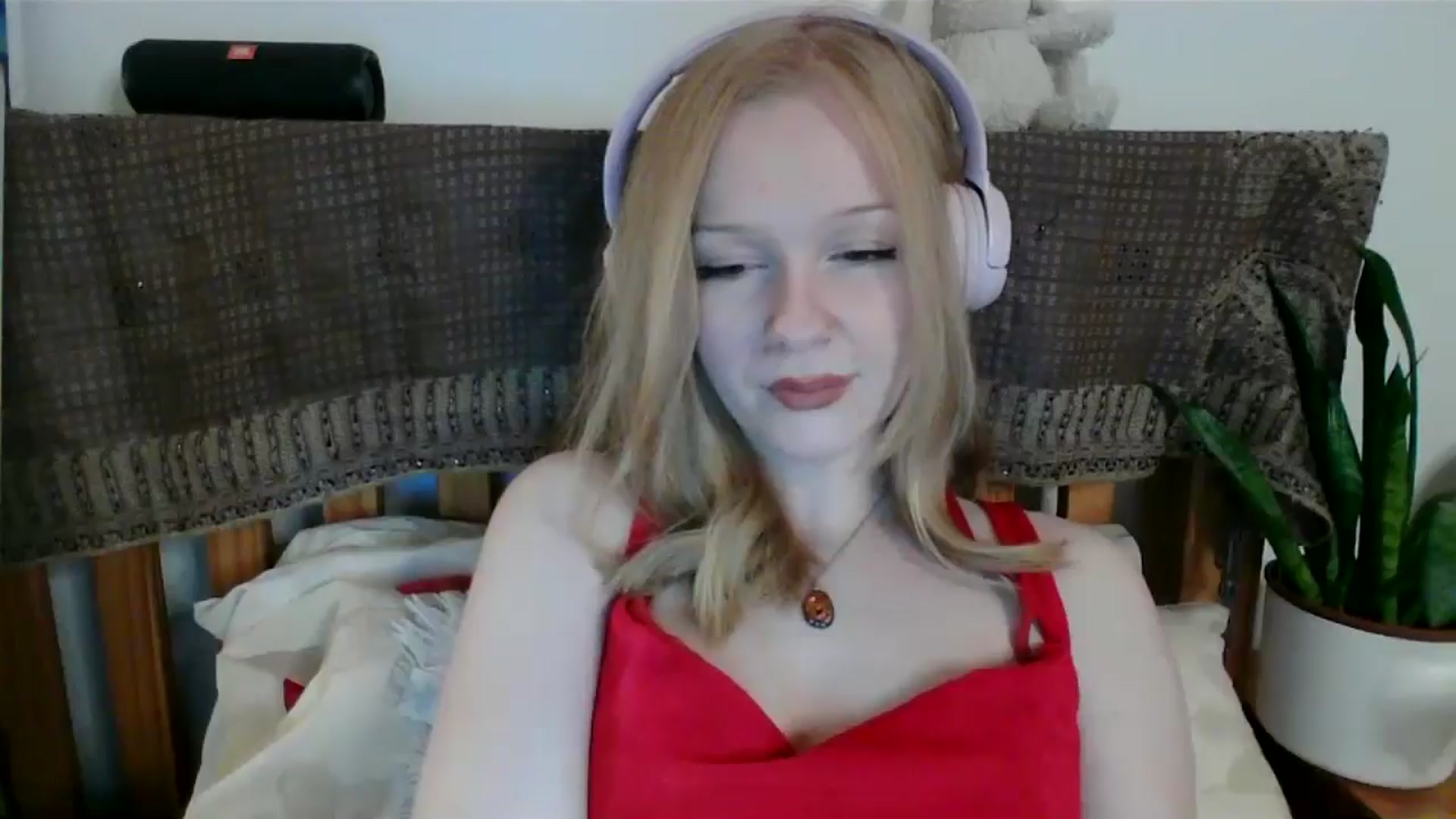 Gallery image thumbnail from Amuse_xxx's myfreecams stream on, 11/09/2024, 21:16 image 19 of 20