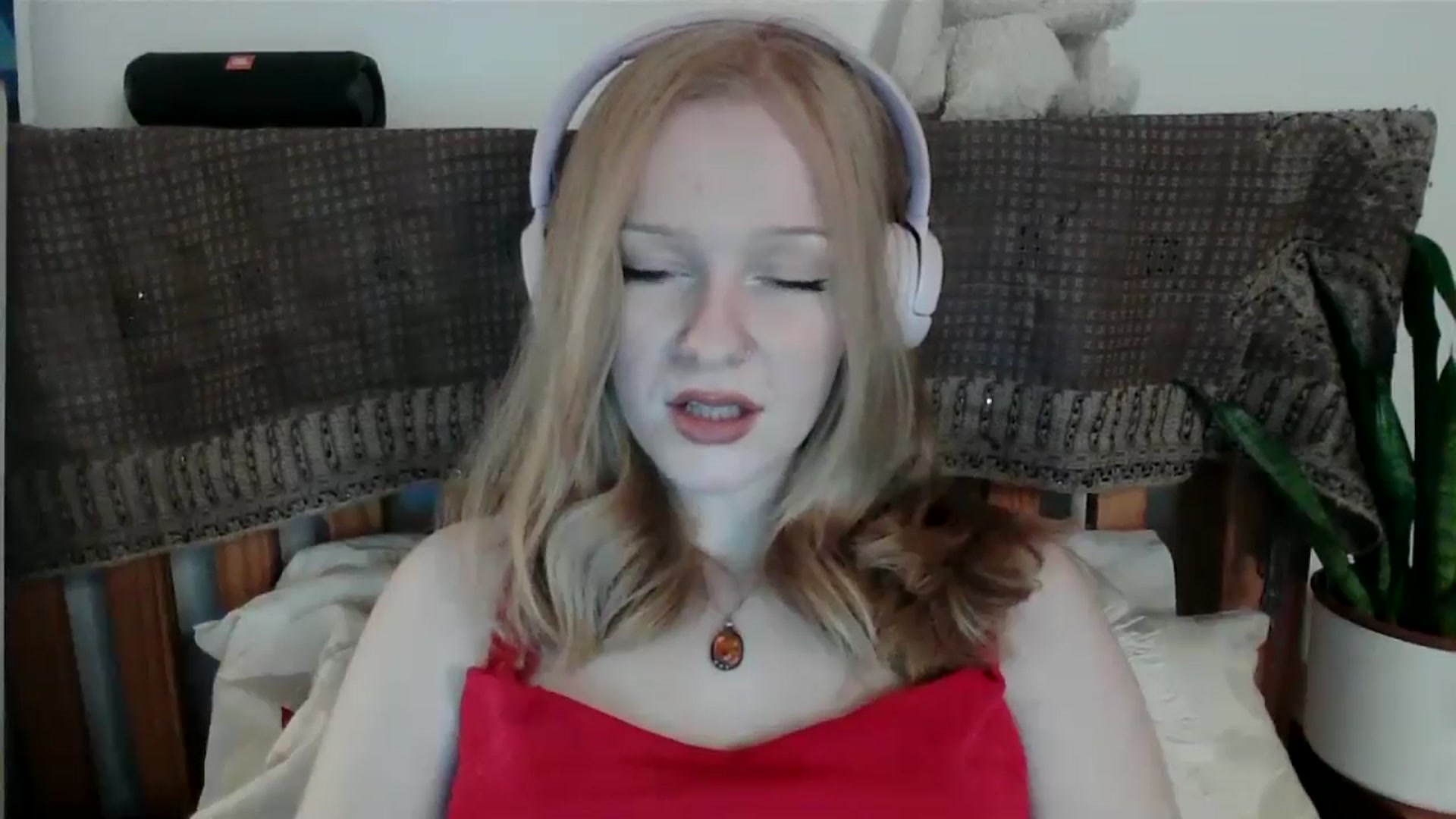 Gallery image thumbnail from Amuse_xxx's myfreecams stream on, 11/09/2024, 21:16 image 12 of 20