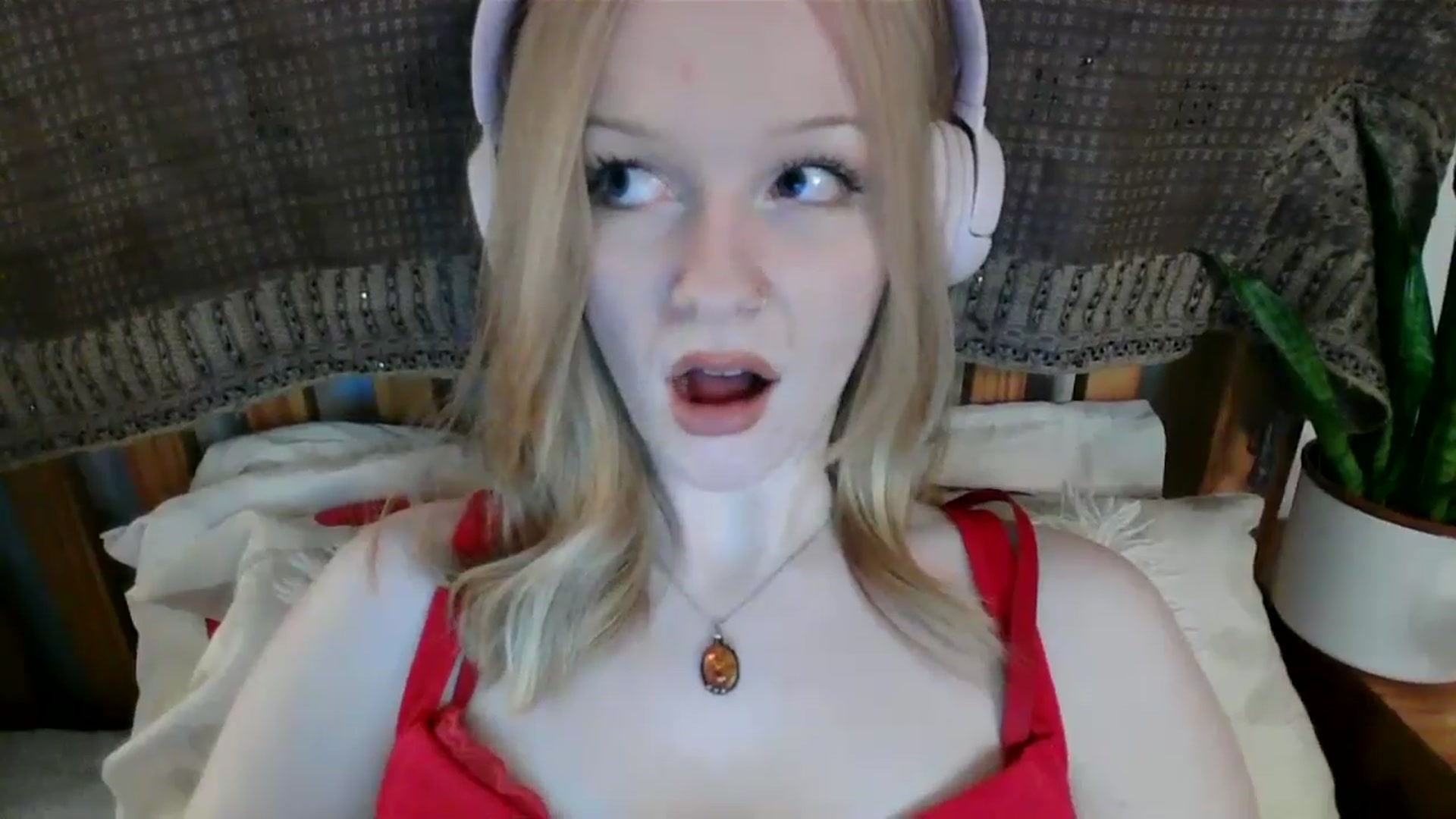 Gallery image thumbnail from Amuse_xxx's myfreecams stream on, 11/09/2024, 21:16 image 18 of 20