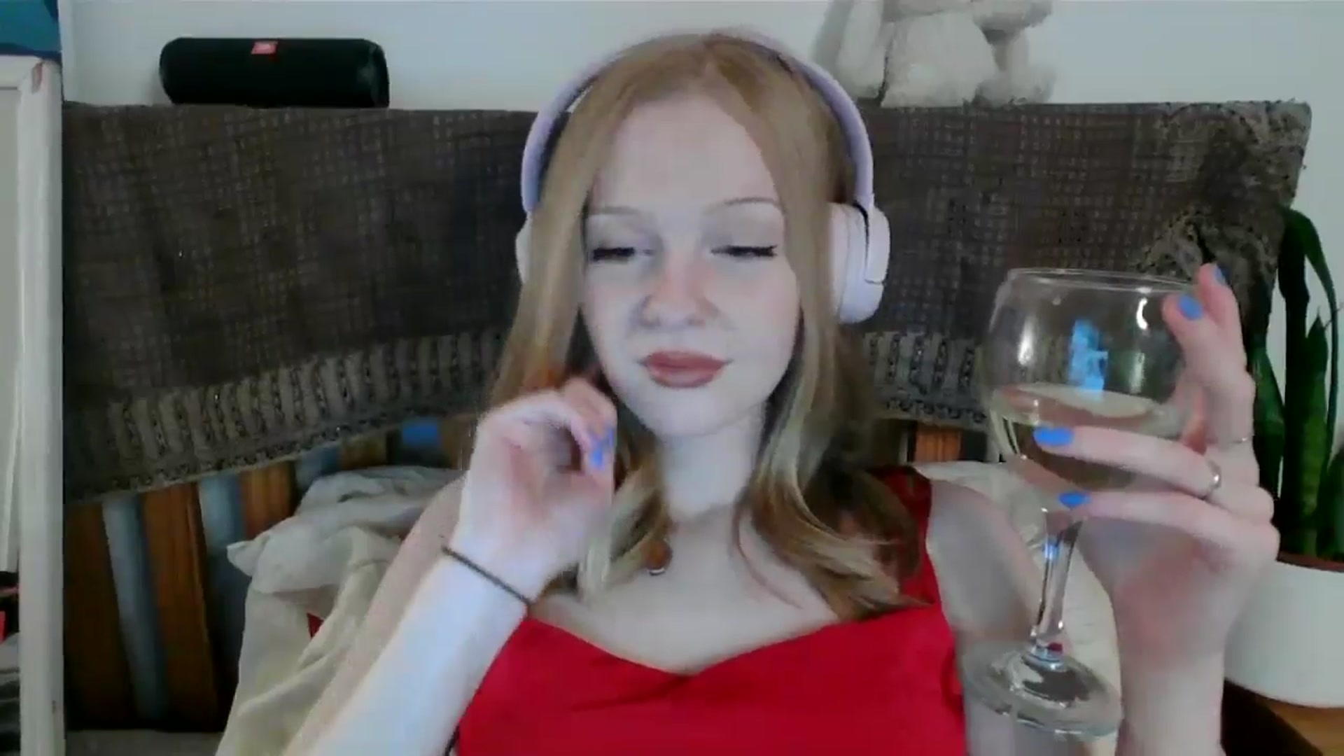 Gallery image thumbnail from Amuse_xxx's myfreecams stream on, 11/09/2024, 21:16 image 15 of 20