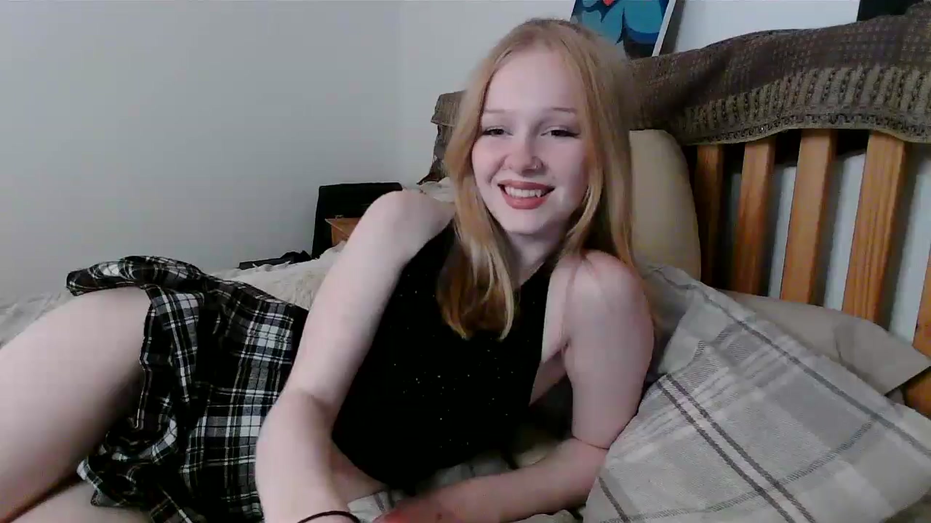 Gallery image thumbnail from Amuse_xxx's myfreecams stream on, 11/15/2024, 22:08 image 6 of 20