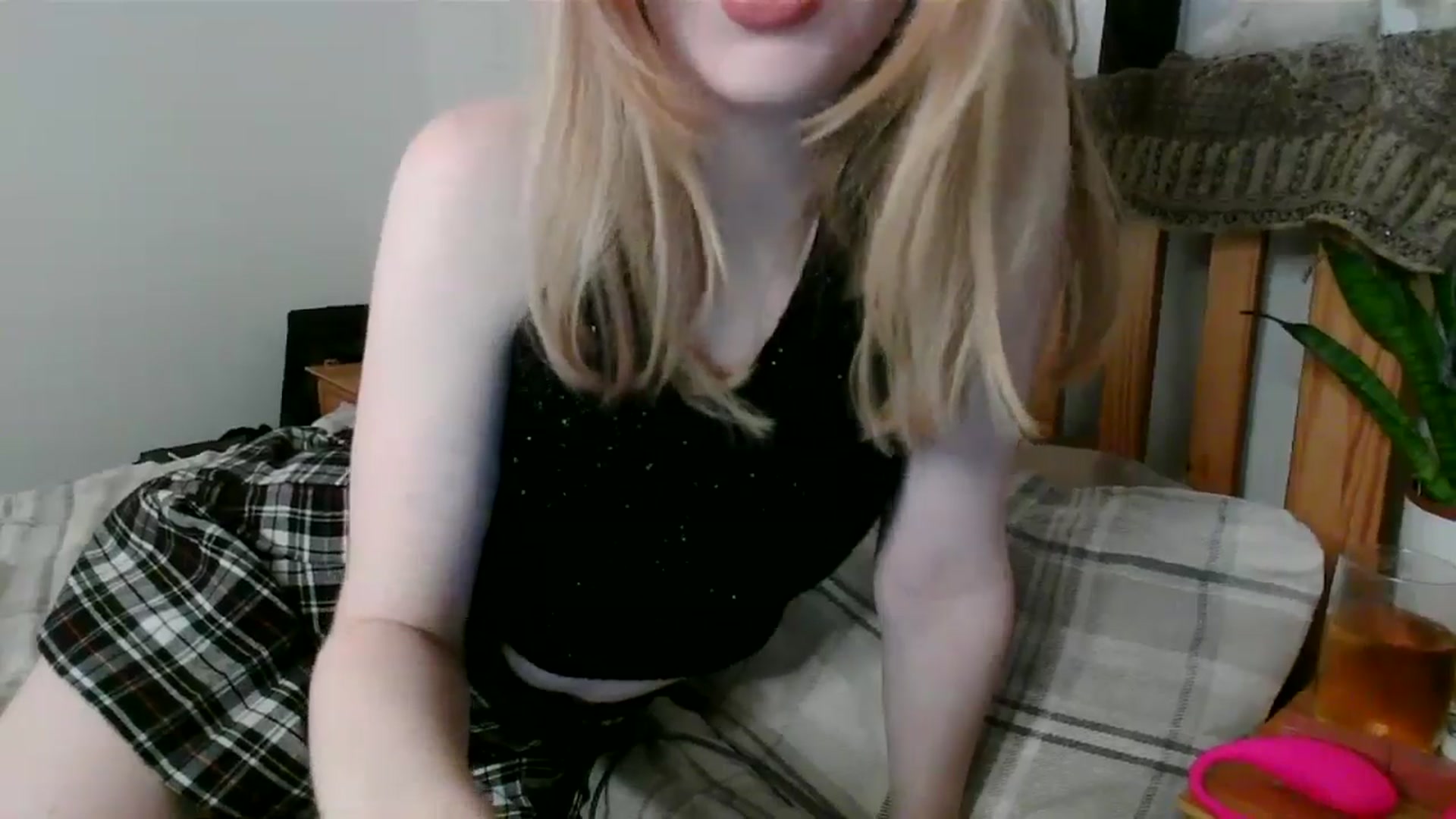 Gallery image thumbnail from Amuse_xxx's myfreecams stream on, 11/15/2024, 22:08 image 3 of 20