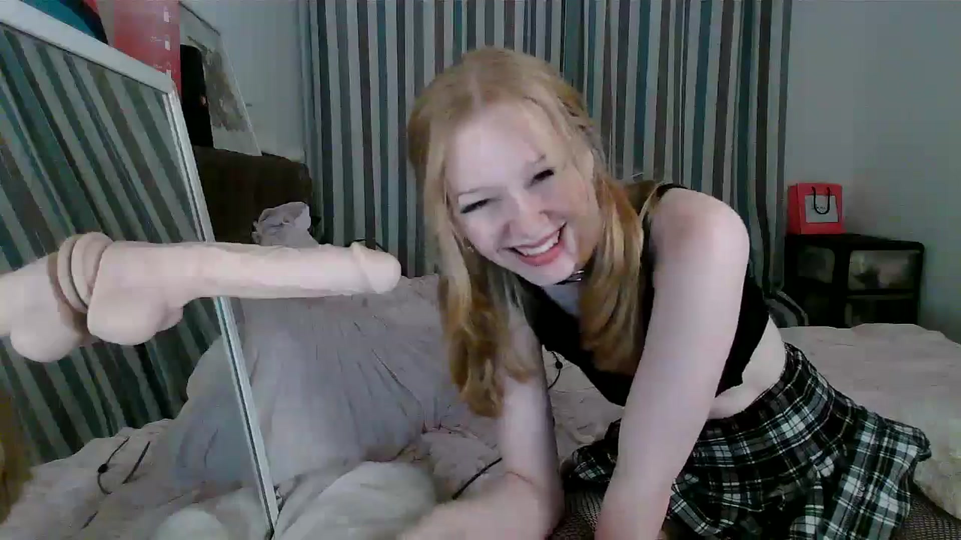 Gallery image thumbnail from Amuse_xxx's myfreecams stream on, 11/22/2024, 22:50 image 16 of 20