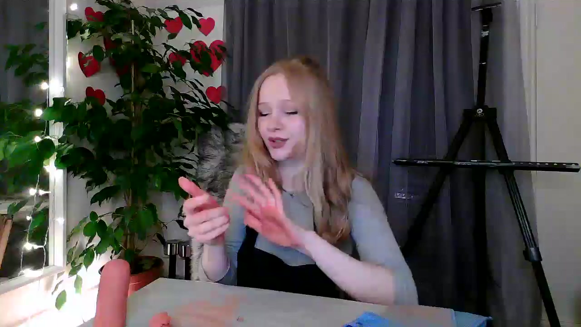 Gallery image thumbnail from Amuse_xxx's myfreecams stream on, 02/25/2025, 22:05 image 4 of 20